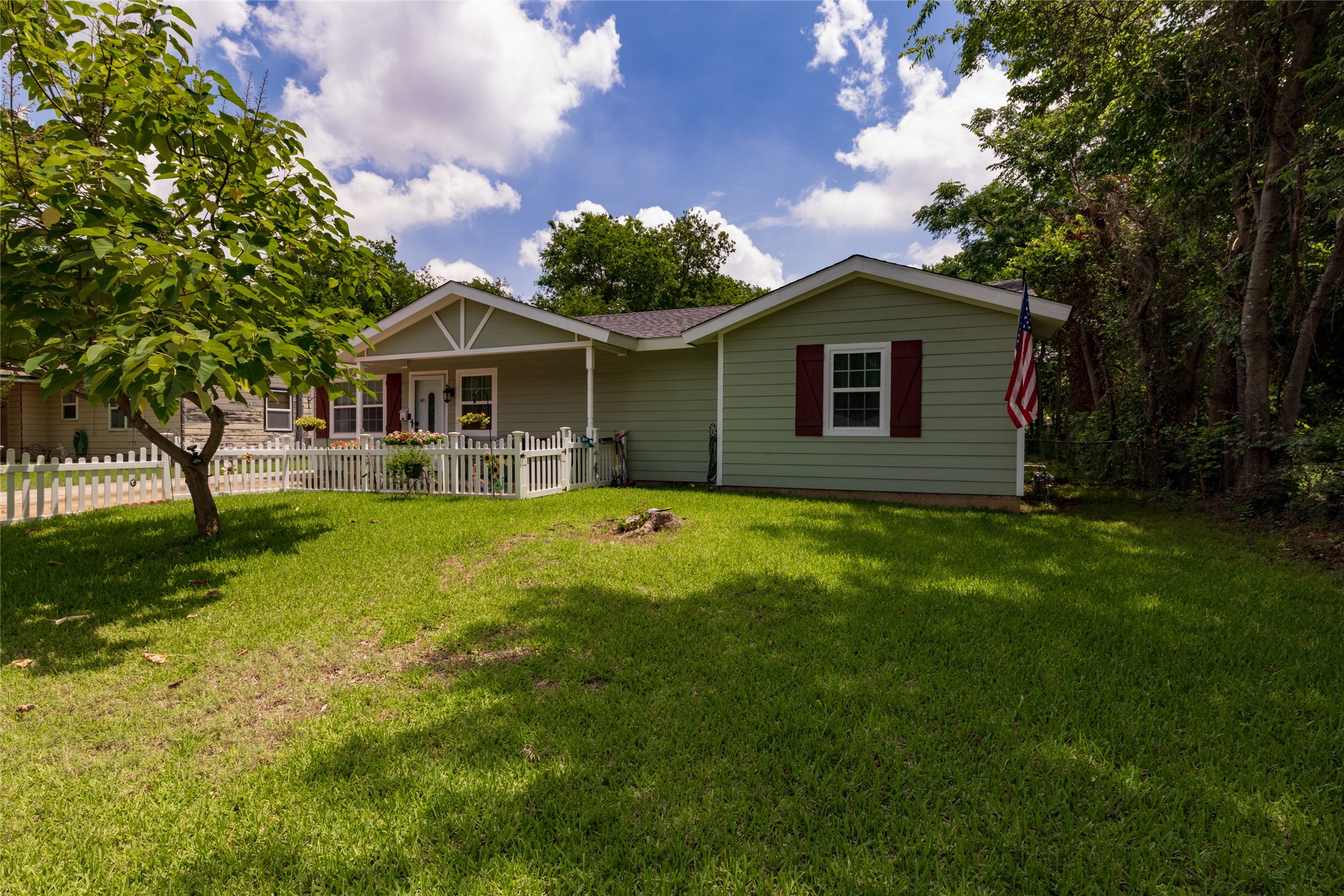 812 Denton Drive Euless TX 76039
