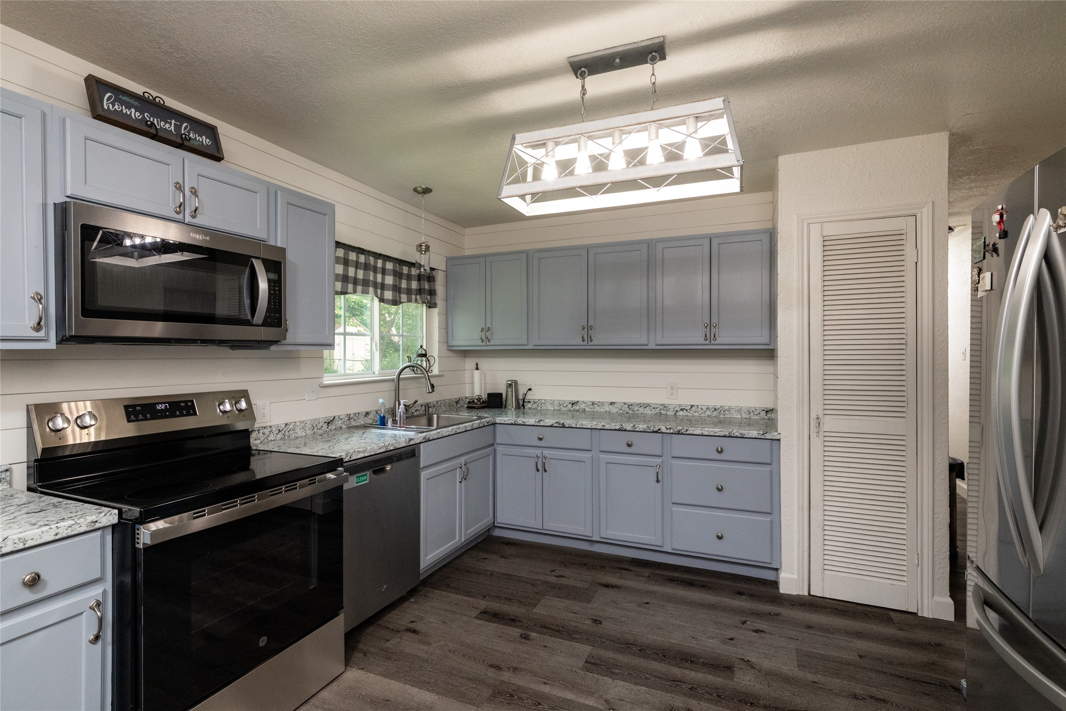 812 Denton Drive Euless TX 76039