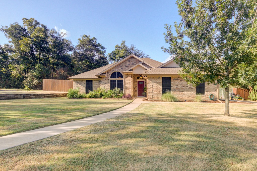 206 W Nolan Street Lorena TX 76655