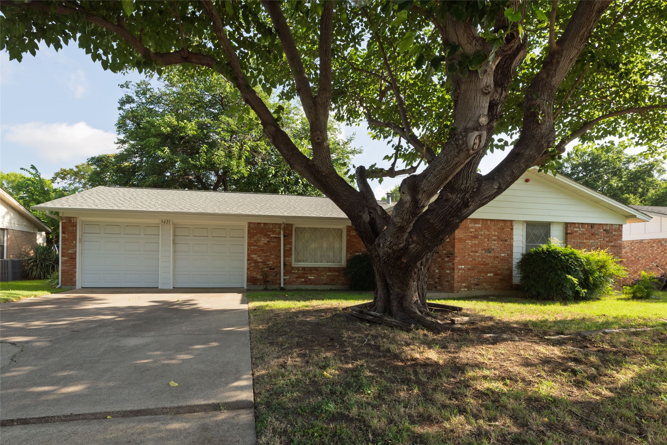 5621 Ammons Street Haltom City TX 76117