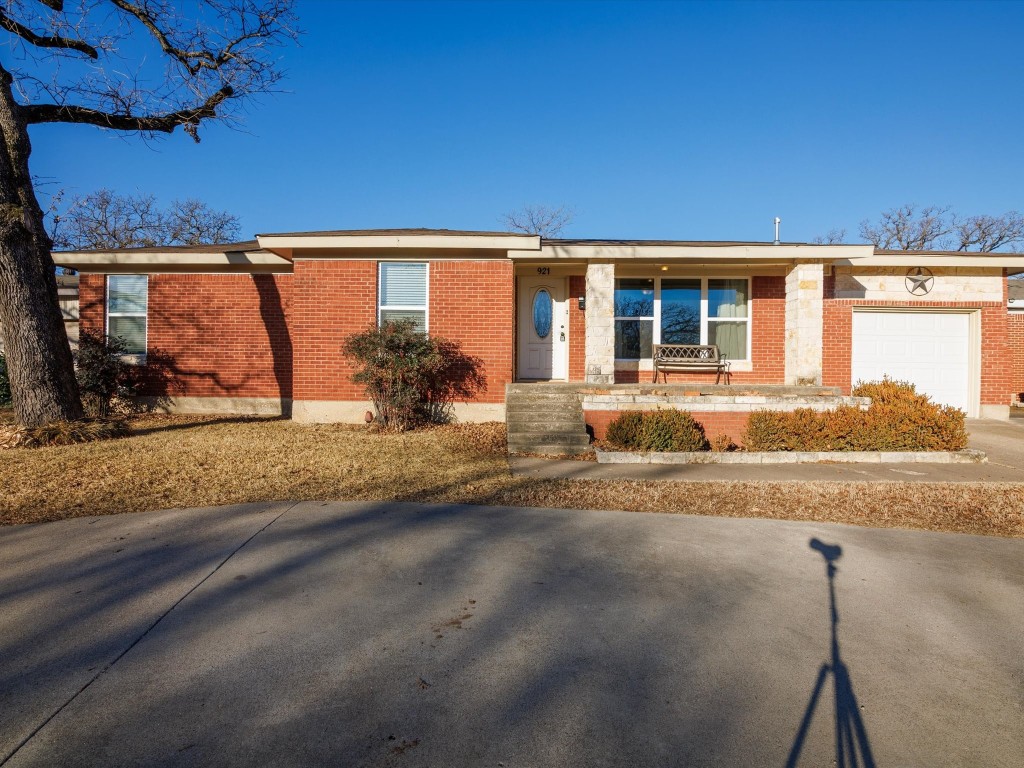 921 Brown Trail Bedford TX 76022