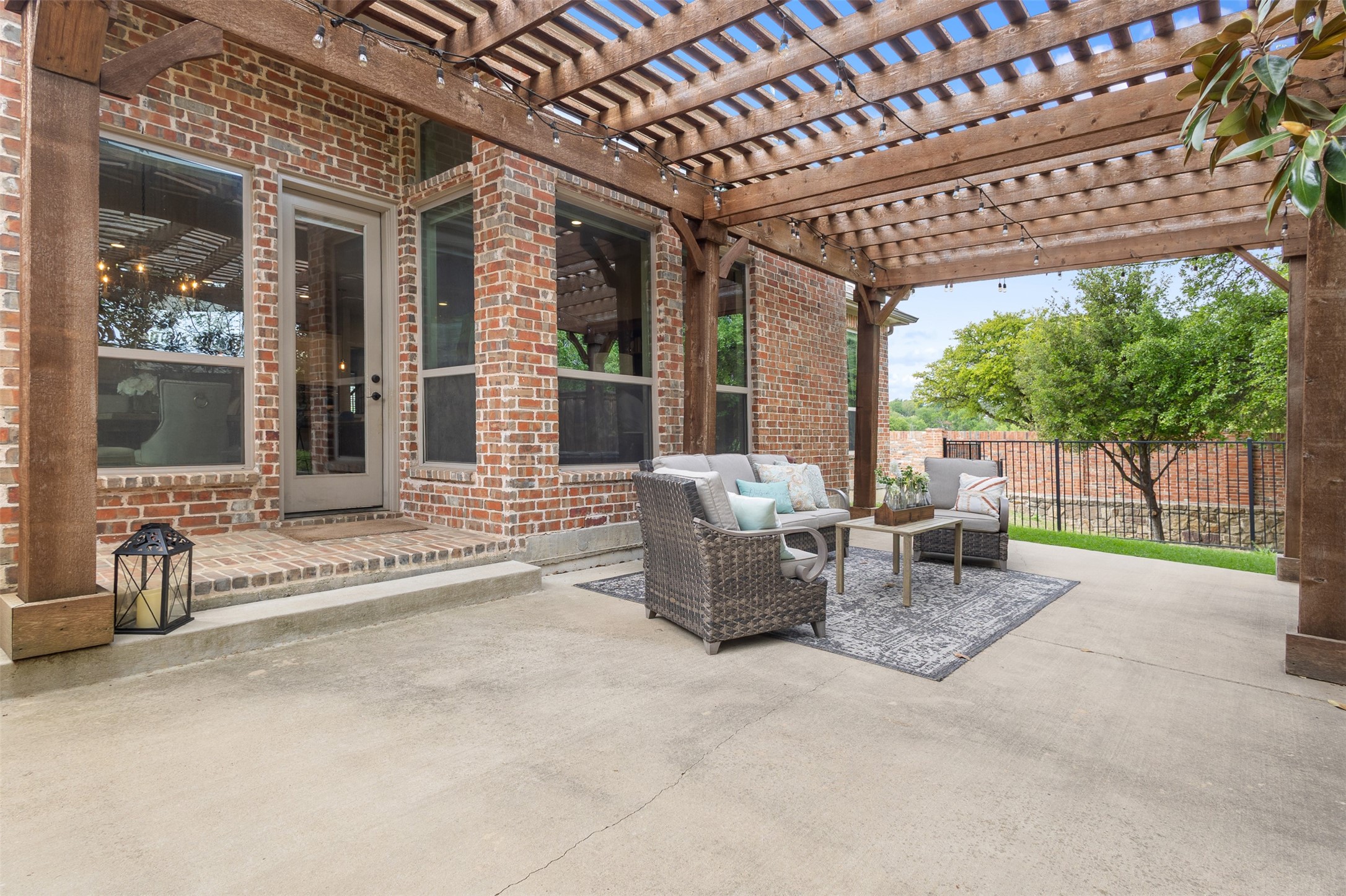 2131 N Hill Drive Irving TX 75038