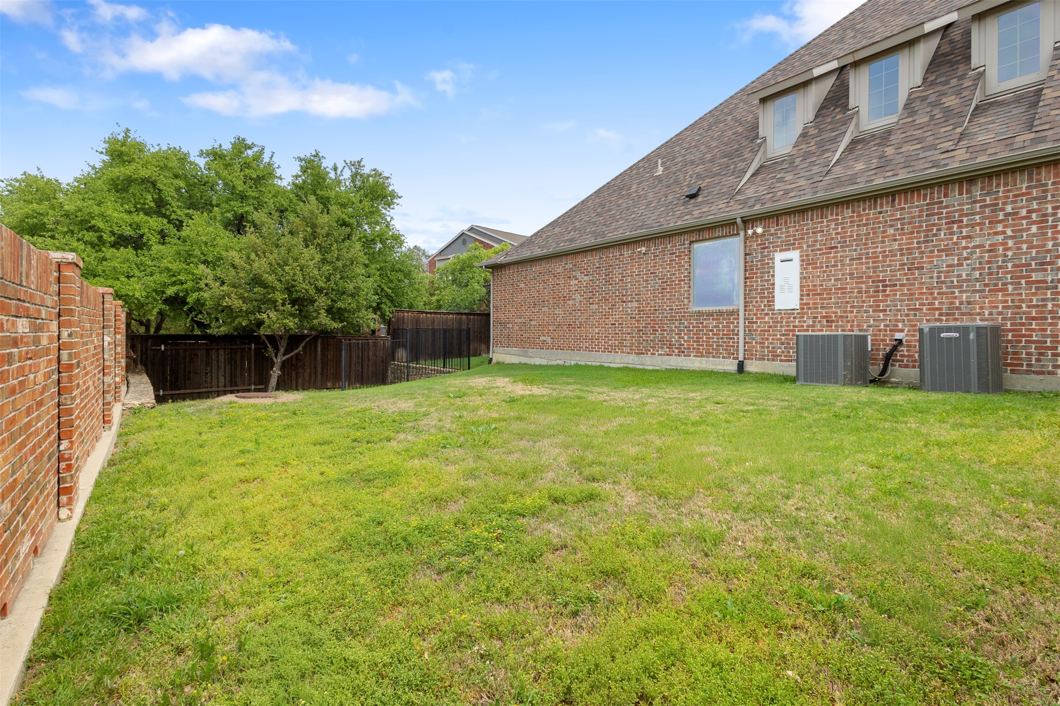 2131 N Hill Drive Irving TX 75038