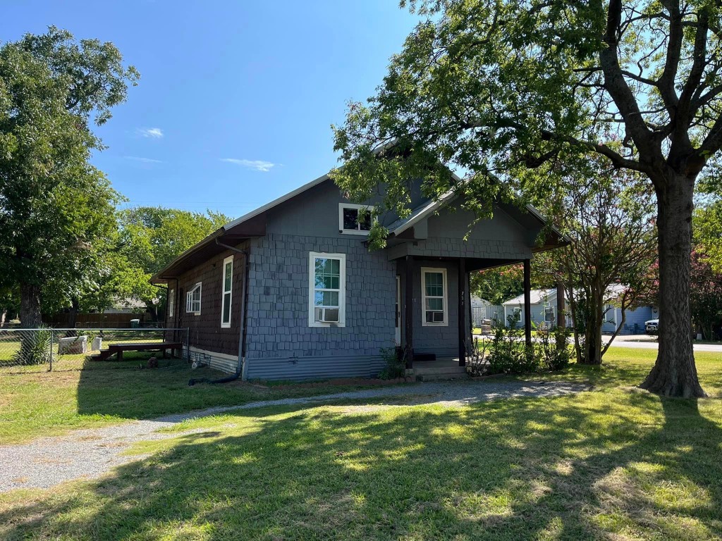 721 S Firstreet Sherman TX 75090