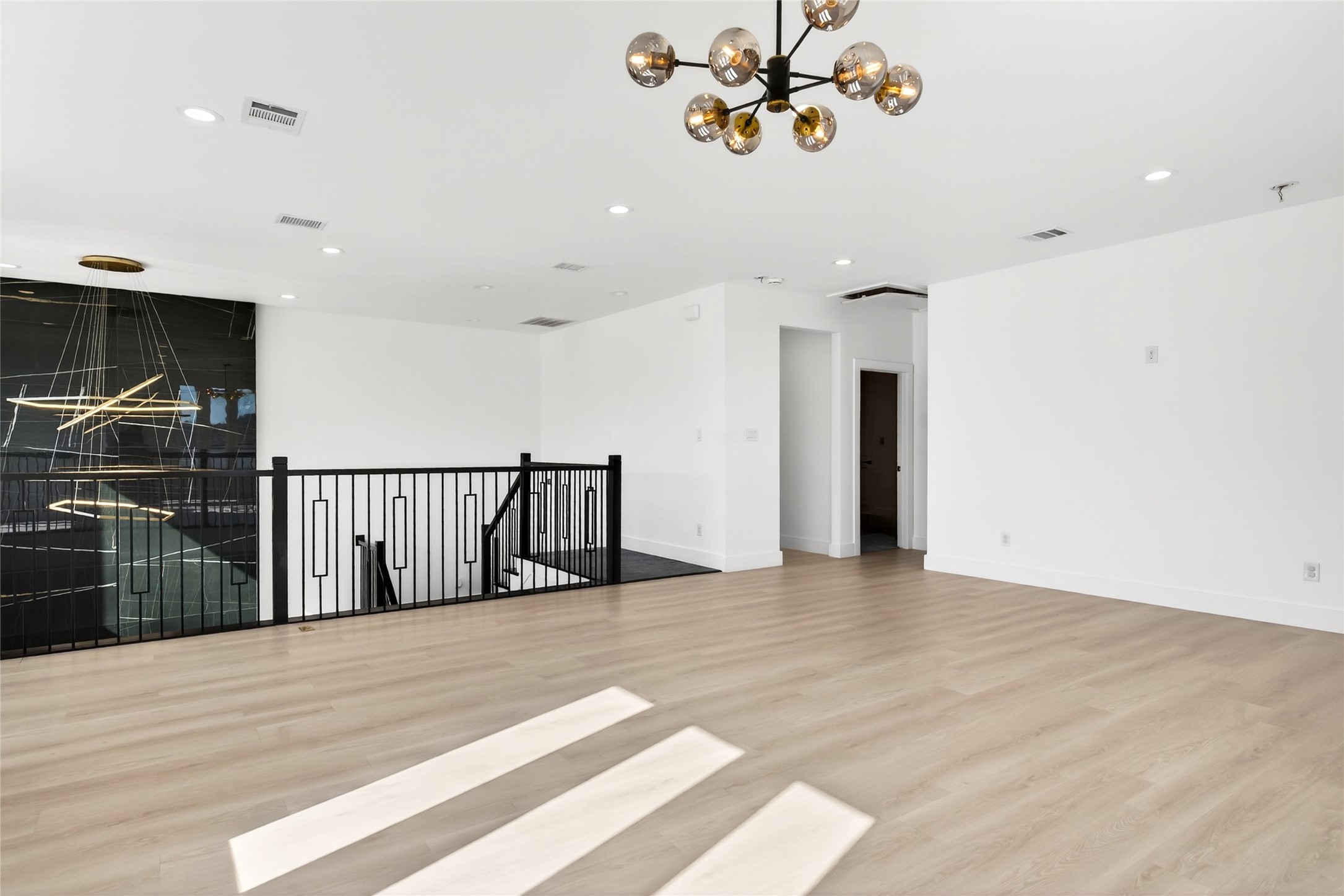 531 W Laureland Road Dallas TX 75232