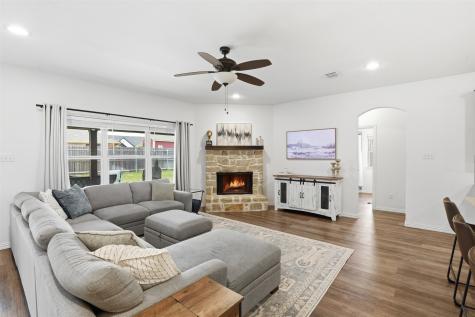 3205 Greenway Drive Burleson TX 76028