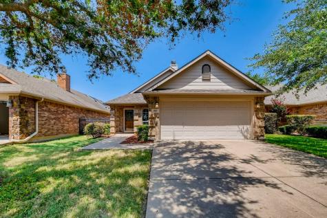 832 Claycourt Circle Fort Worth TX 76120