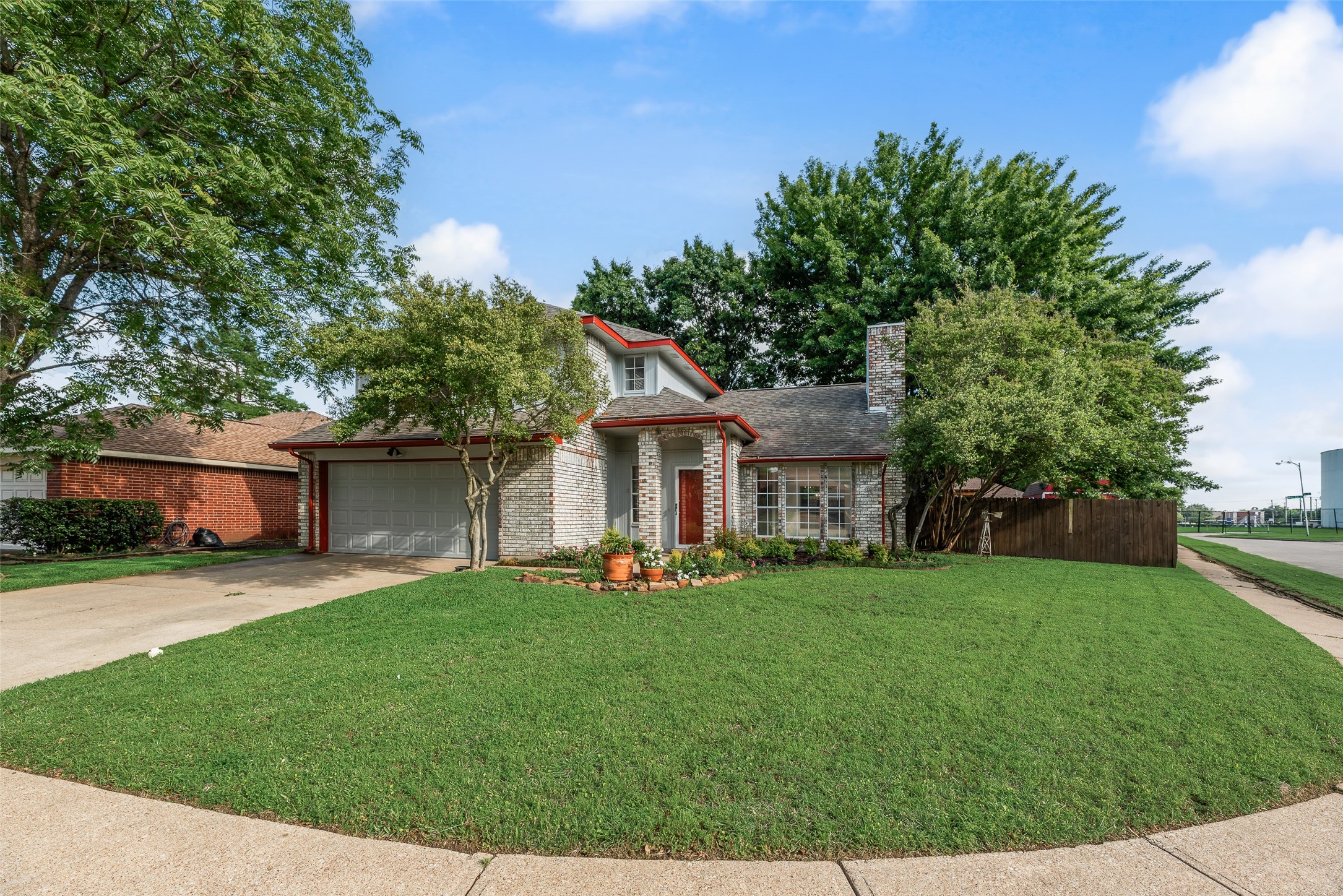 2871 Red Oak Drive Grand Prairie TX 75052