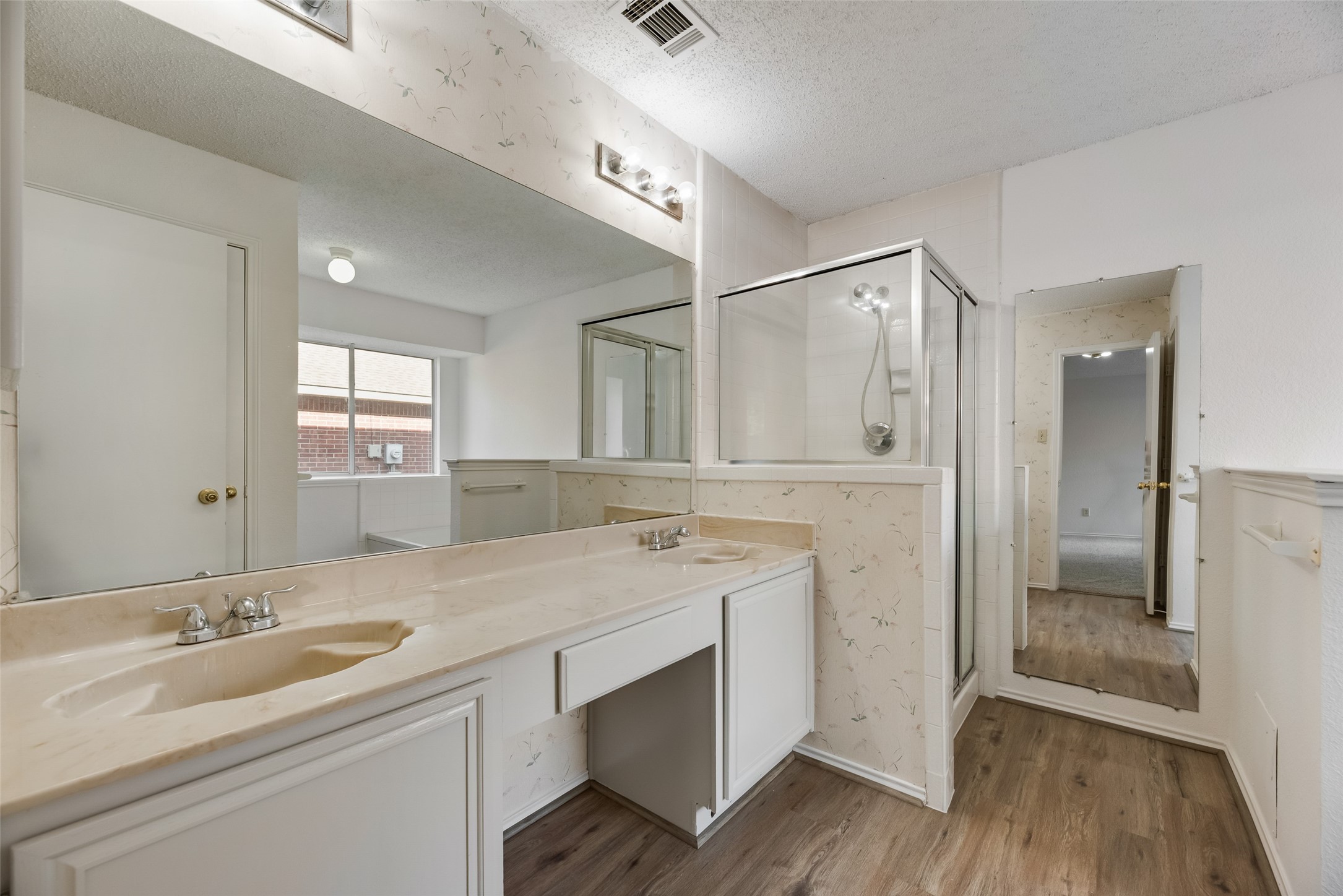 2871 Red Oak Drive Grand Prairie TX 75052