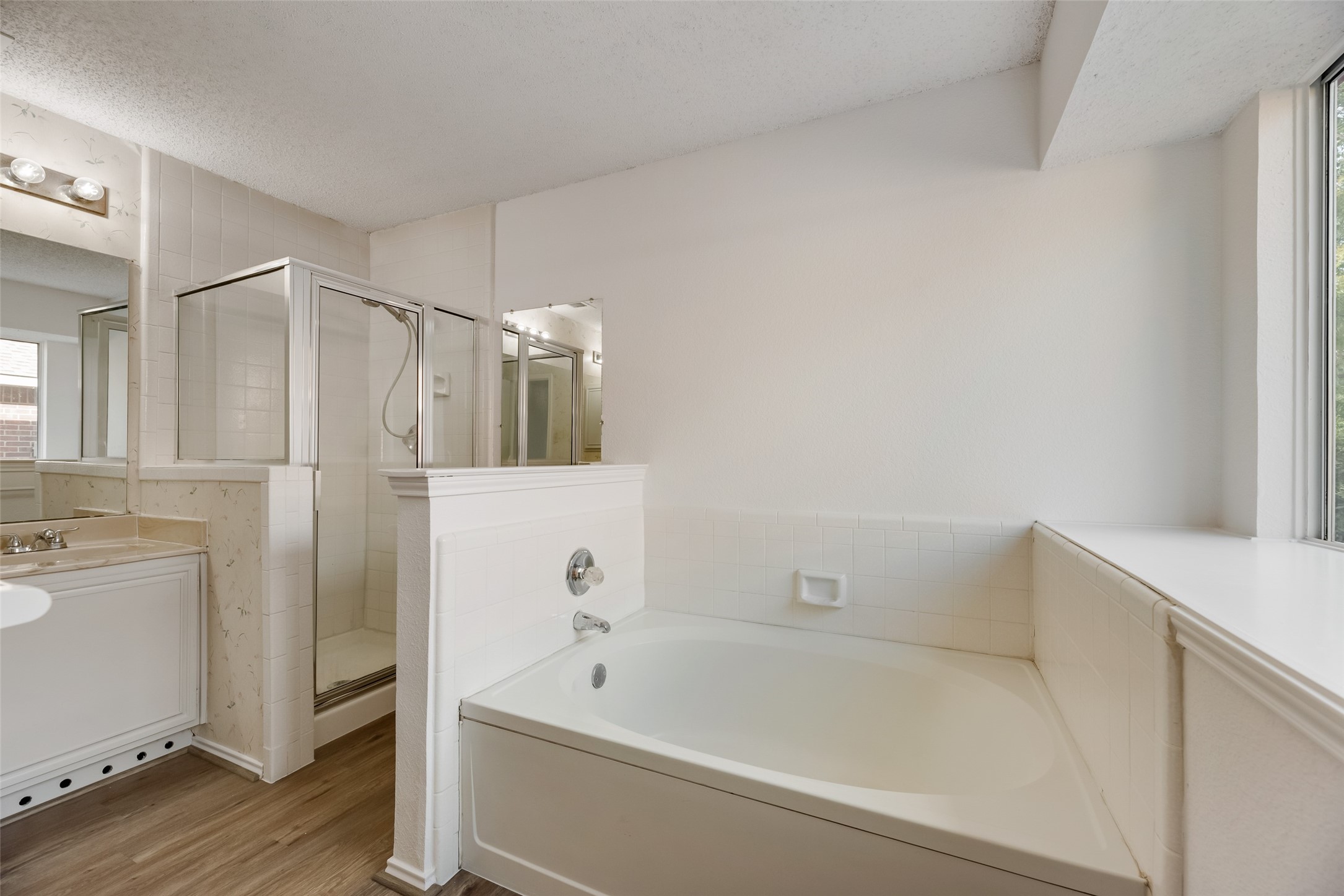 2871 Red Oak Drive Grand Prairie TX 75052