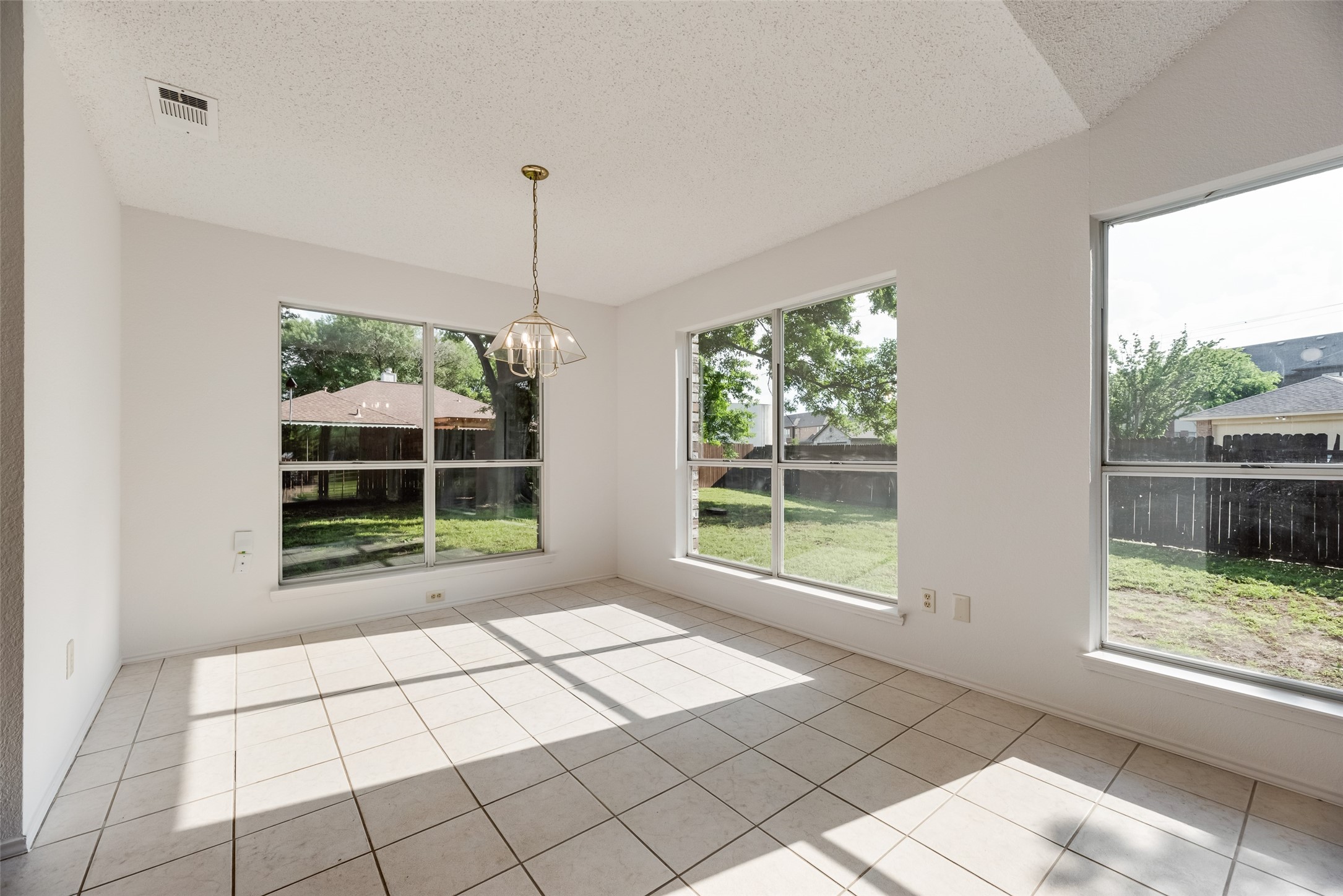 2871 Red Oak Drive Grand Prairie TX 75052