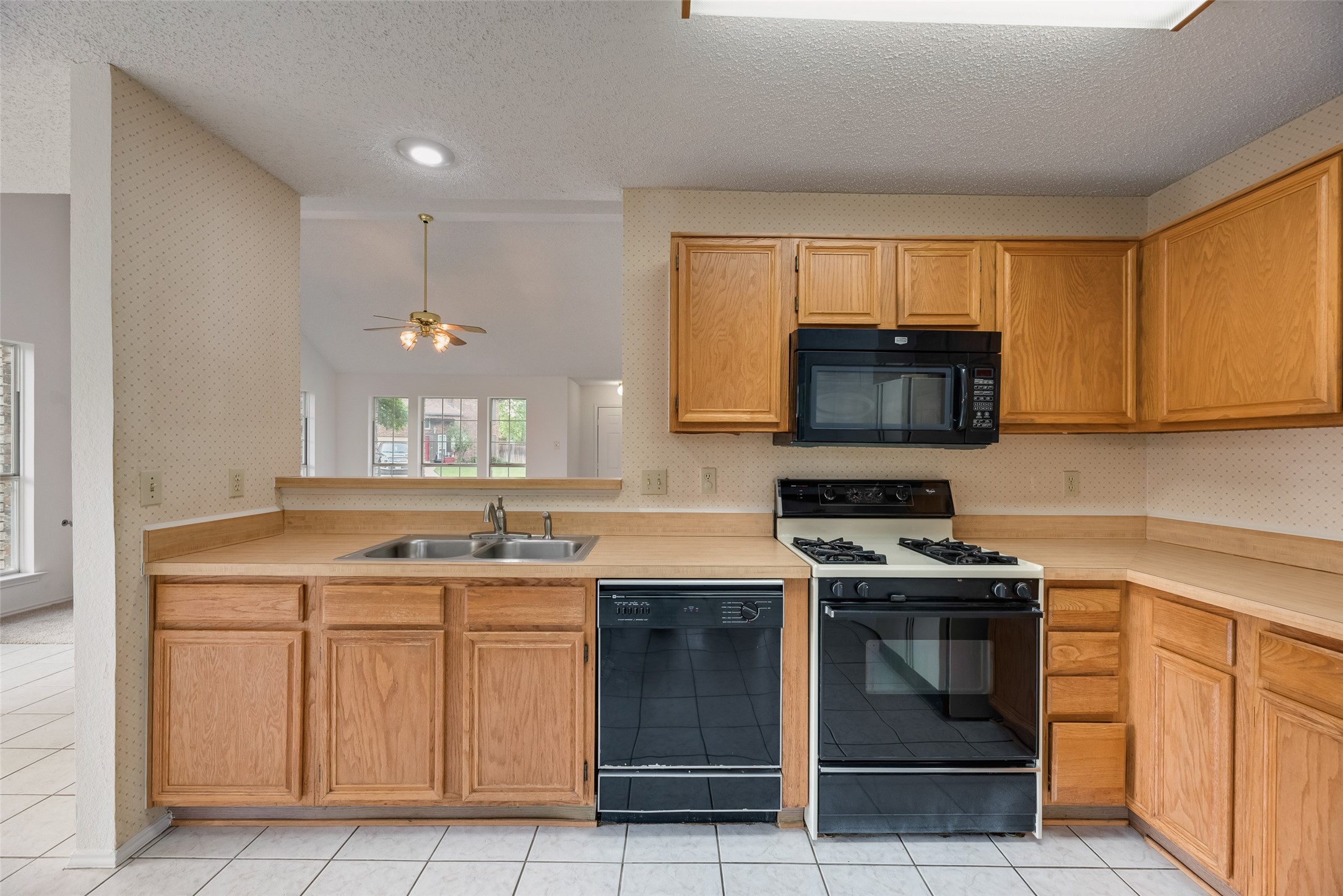 2871 Red Oak Drive Grand Prairie TX 75052