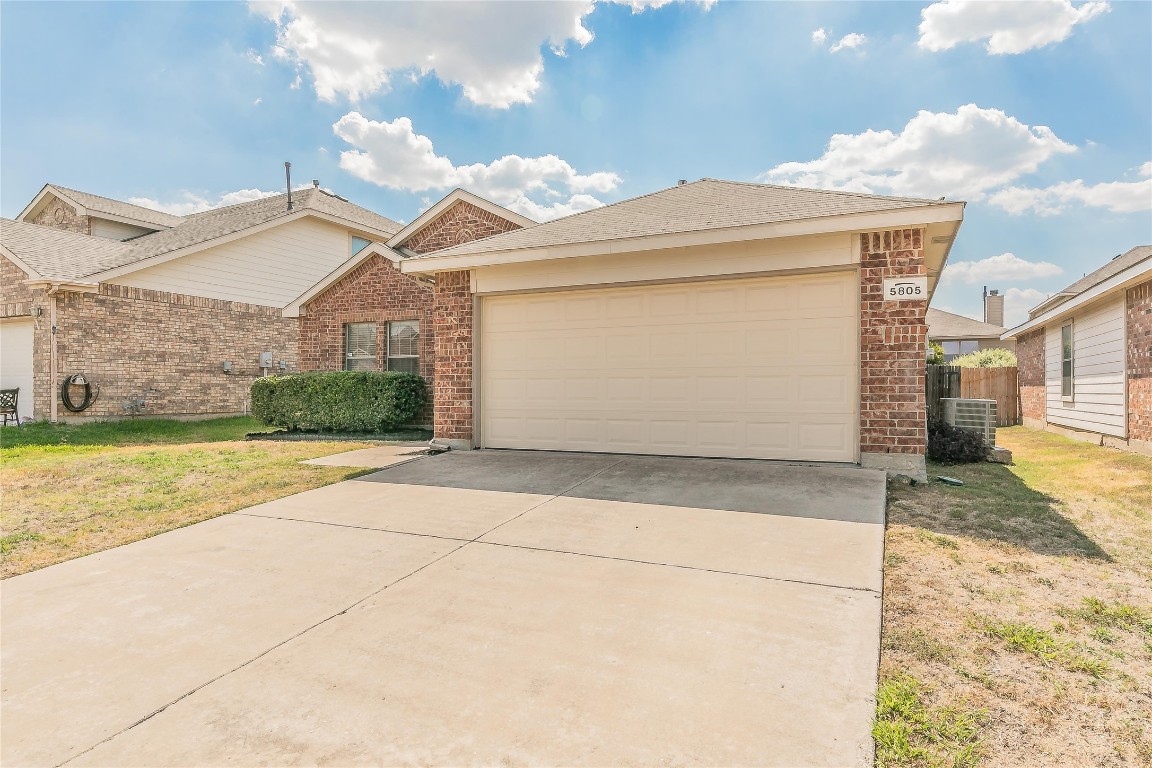 5805 Country Valley Lane Fort Worth TX 76179