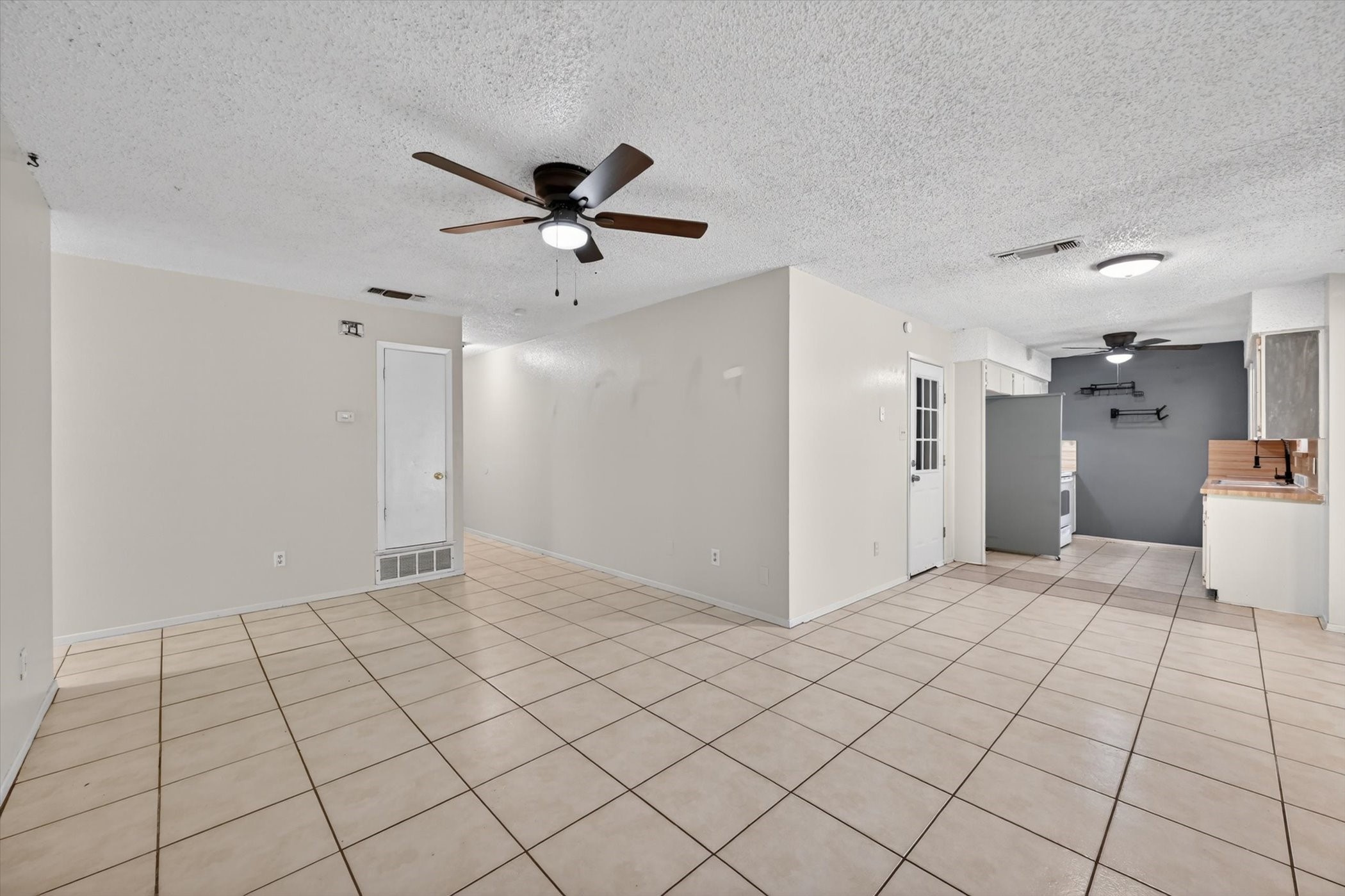 207 Water Lane Crowley TX 76036