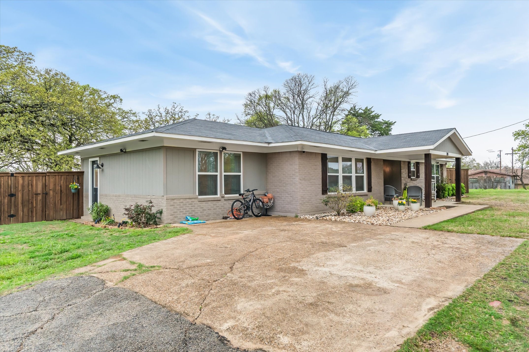 201 N Lamar Street Edgewood TX 75117