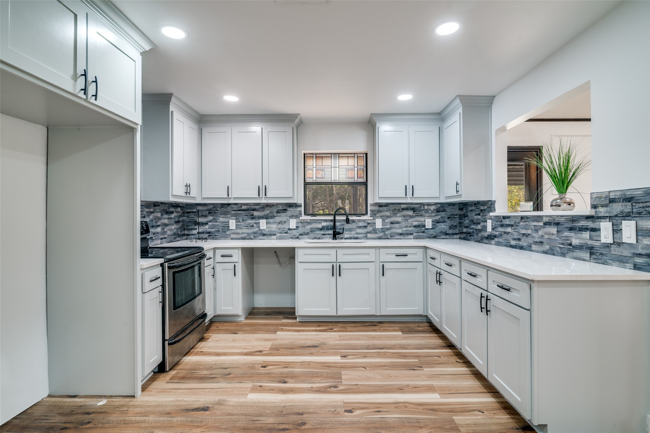 1502 Knob Hill Drive Garland TX 75043