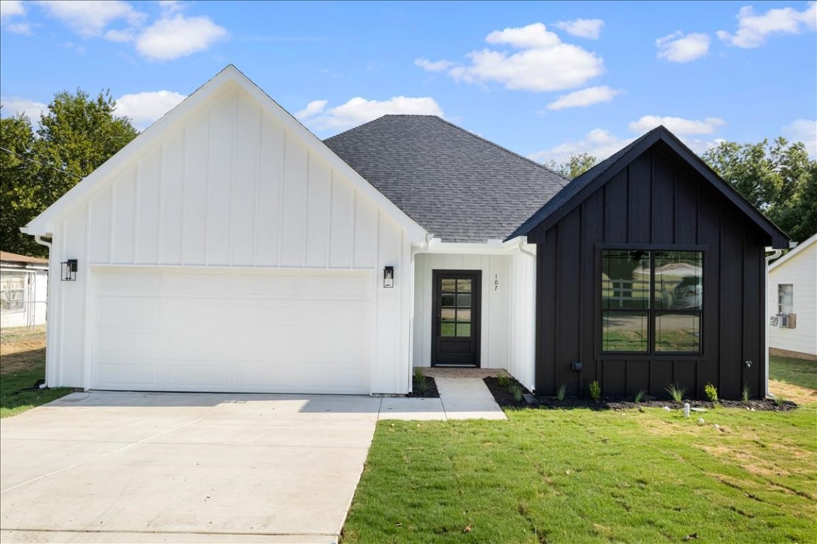 107 W Arnold Street Granbury TX 76048