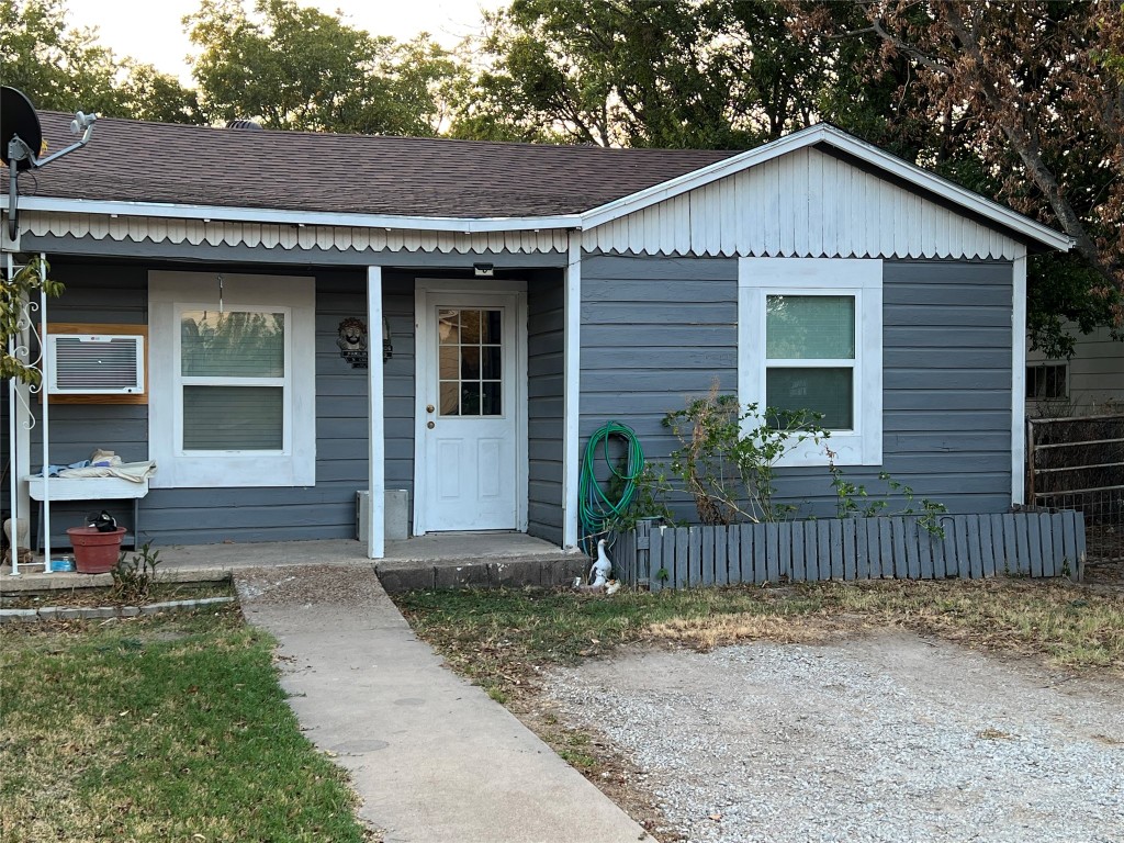 306 N Cole Street Comanche TX 76442