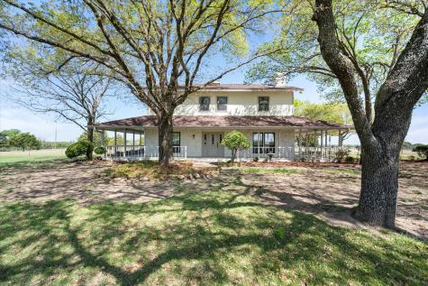 1105 E Highland Road Oak Leaf TX 75154