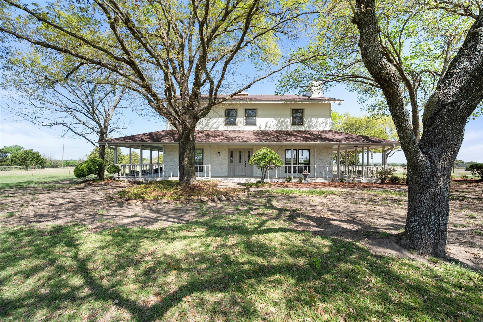 1105 E Highland Road Oak Leaf TX 75154