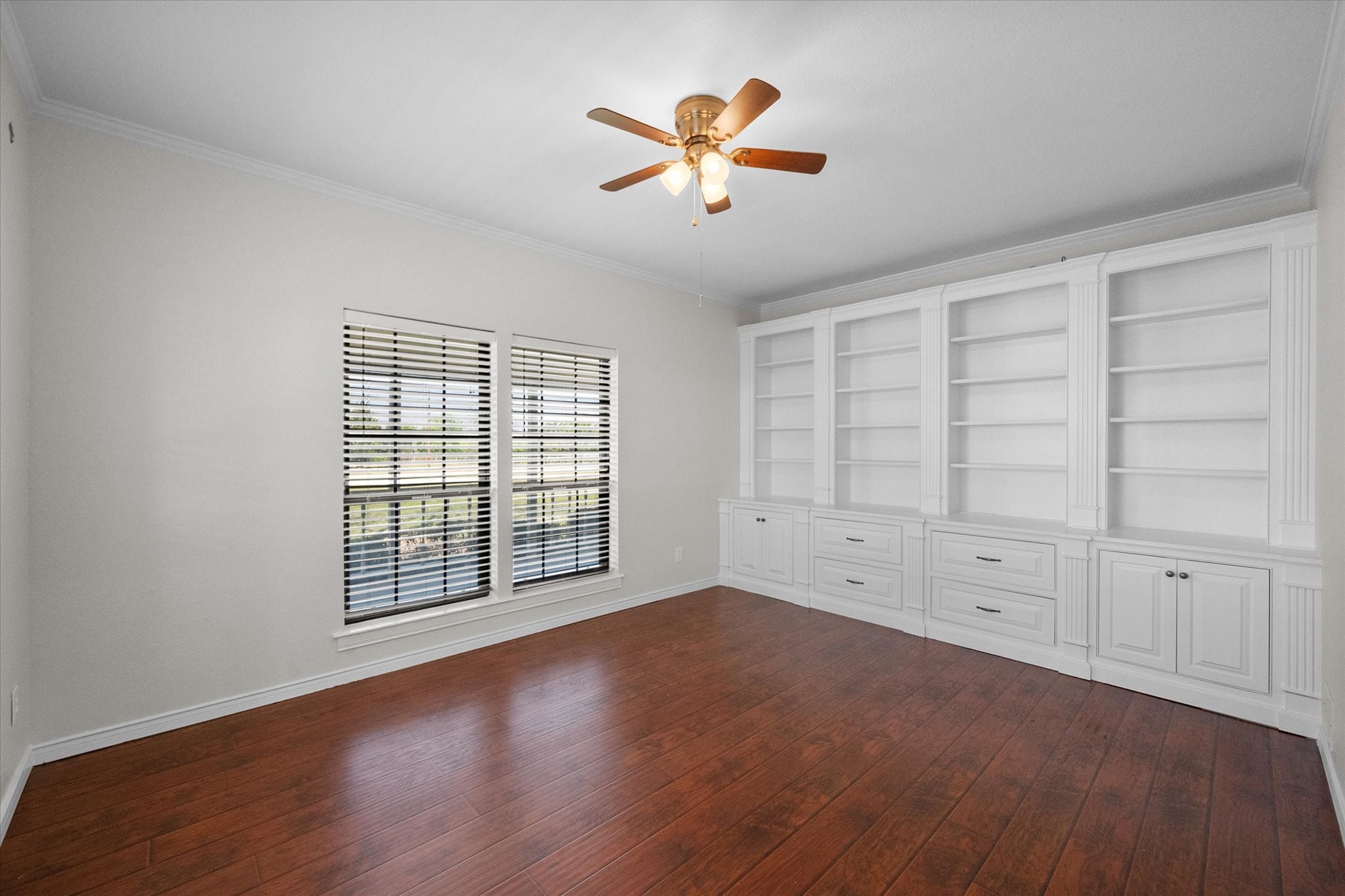 1105 E Highland Road Oak Leaf TX 75154