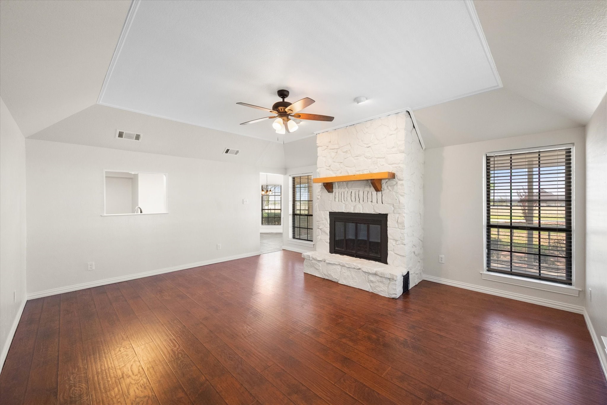 1105 E Highland Road Oak Leaf TX 75154