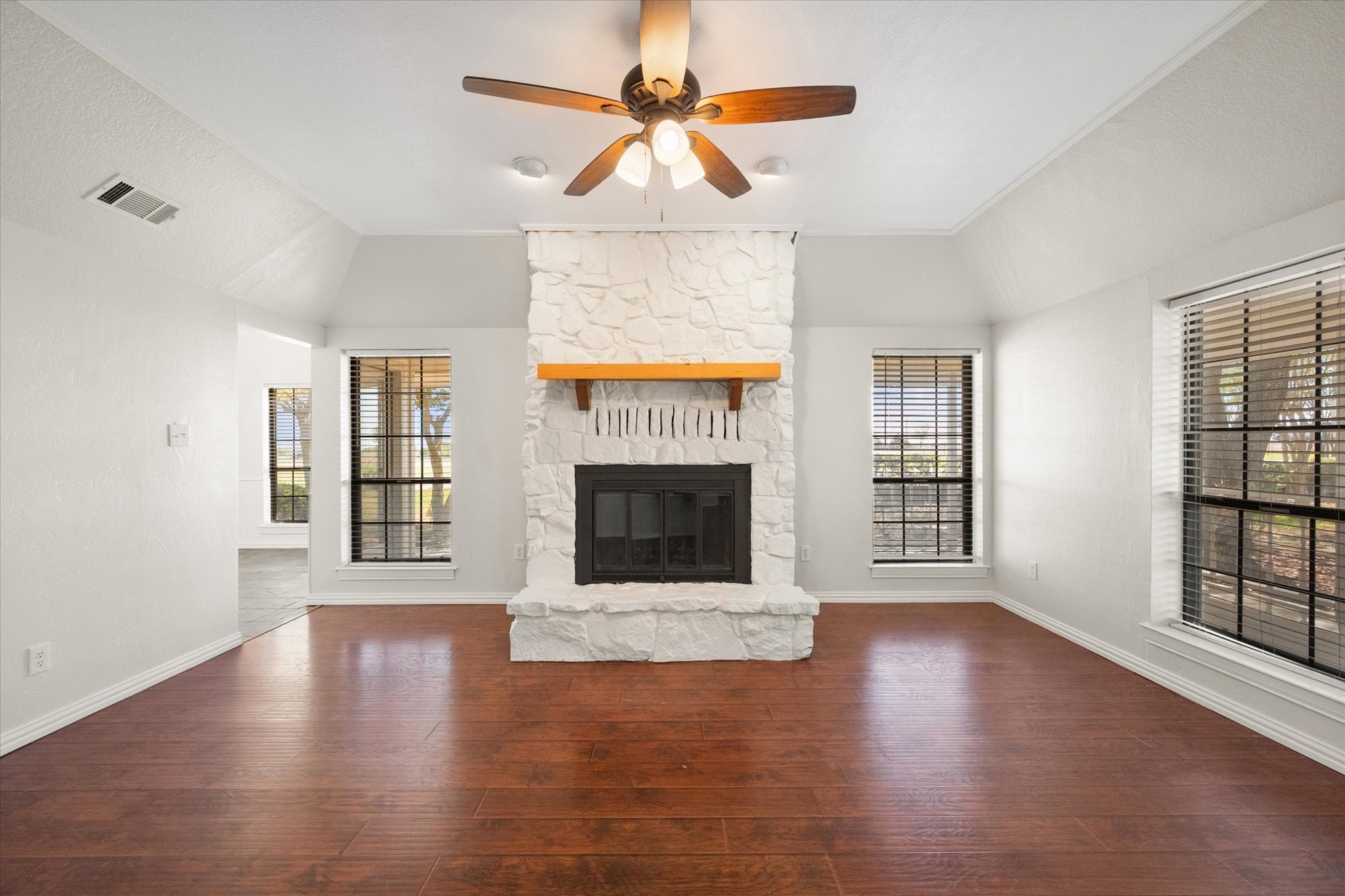 1105 E Highland Road Oak Leaf TX 75154
