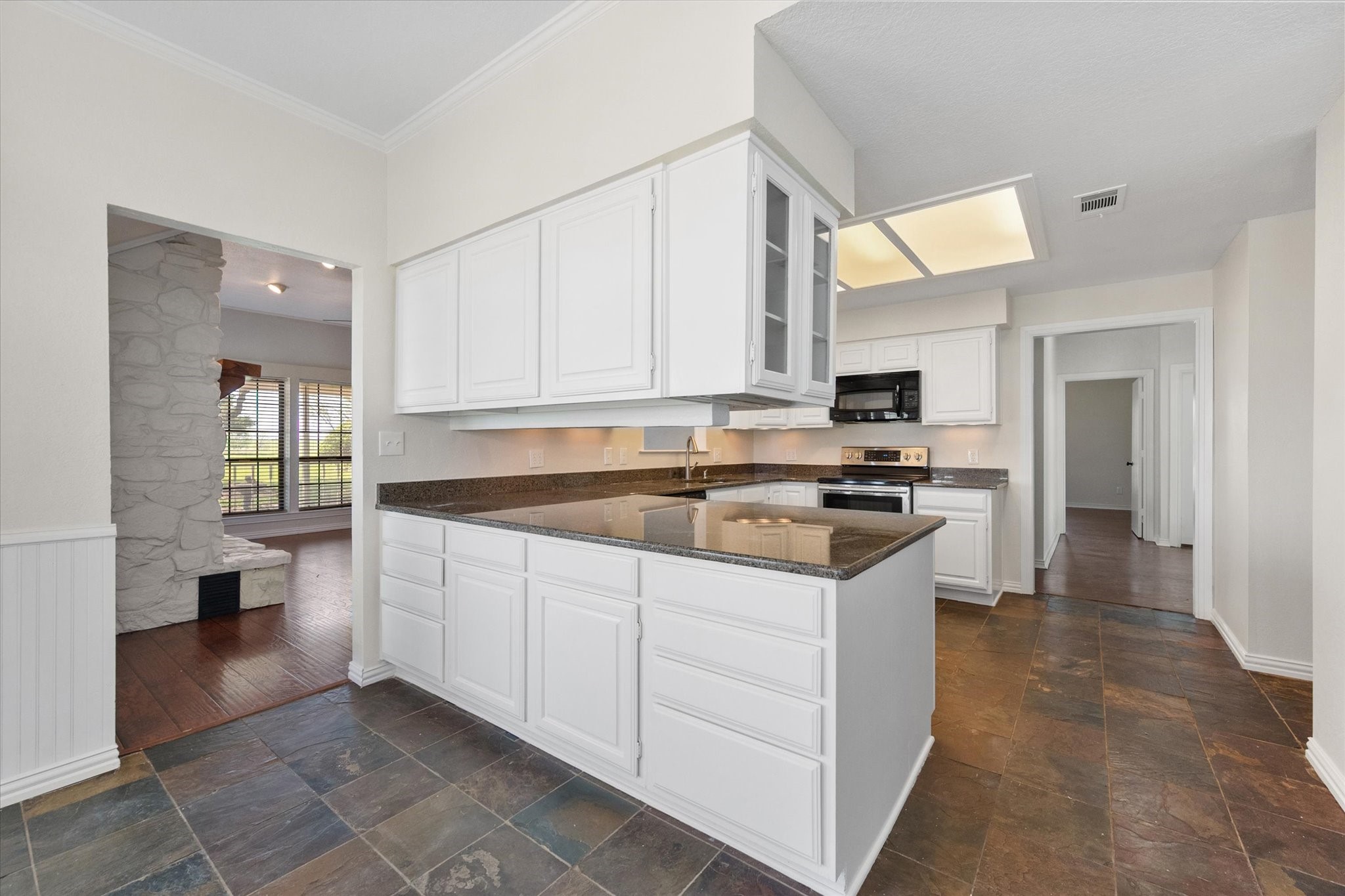 1105 E Highland Road Oak Leaf TX 75154