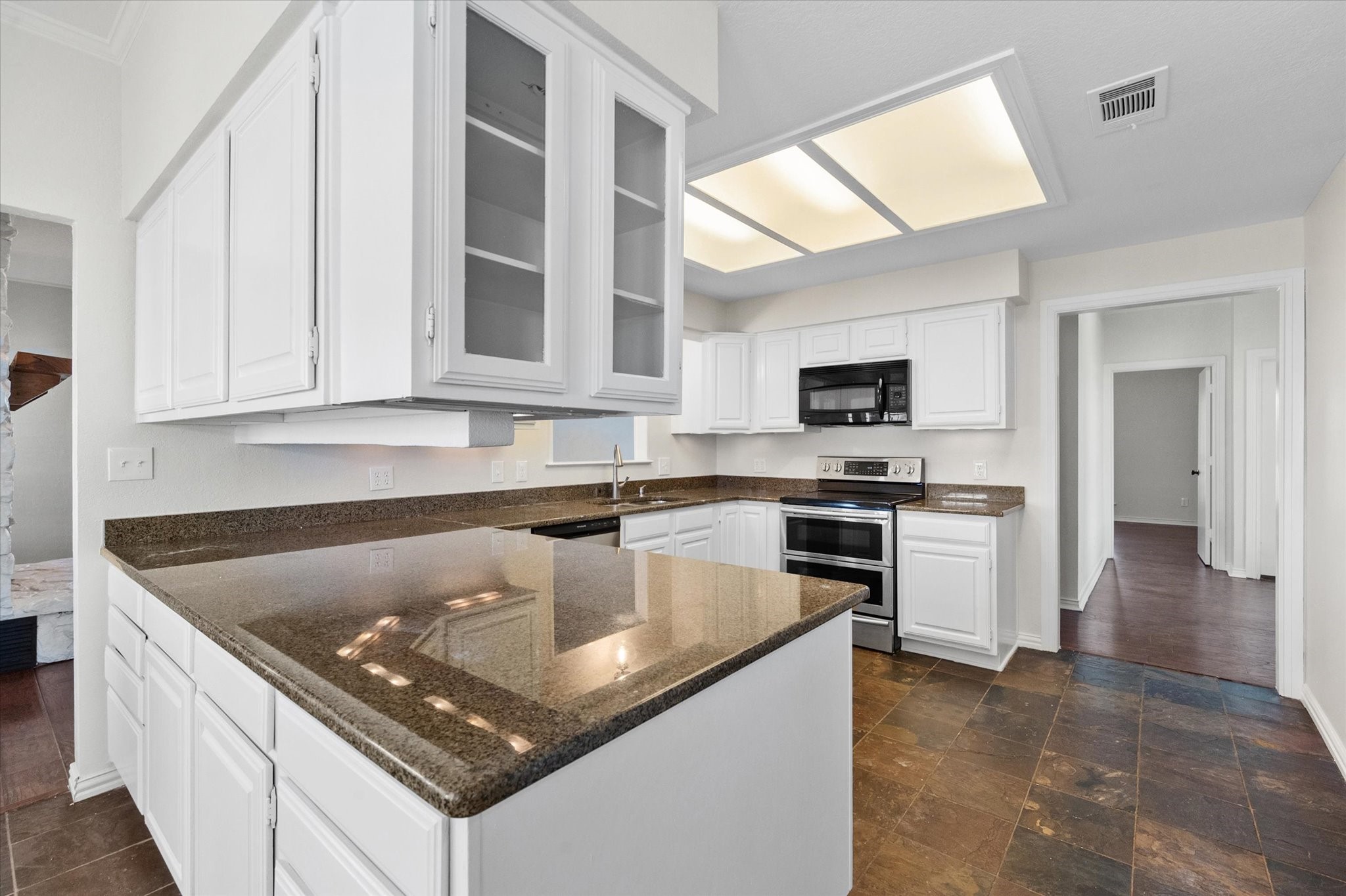 1105 E Highland Road Oak Leaf TX 75154