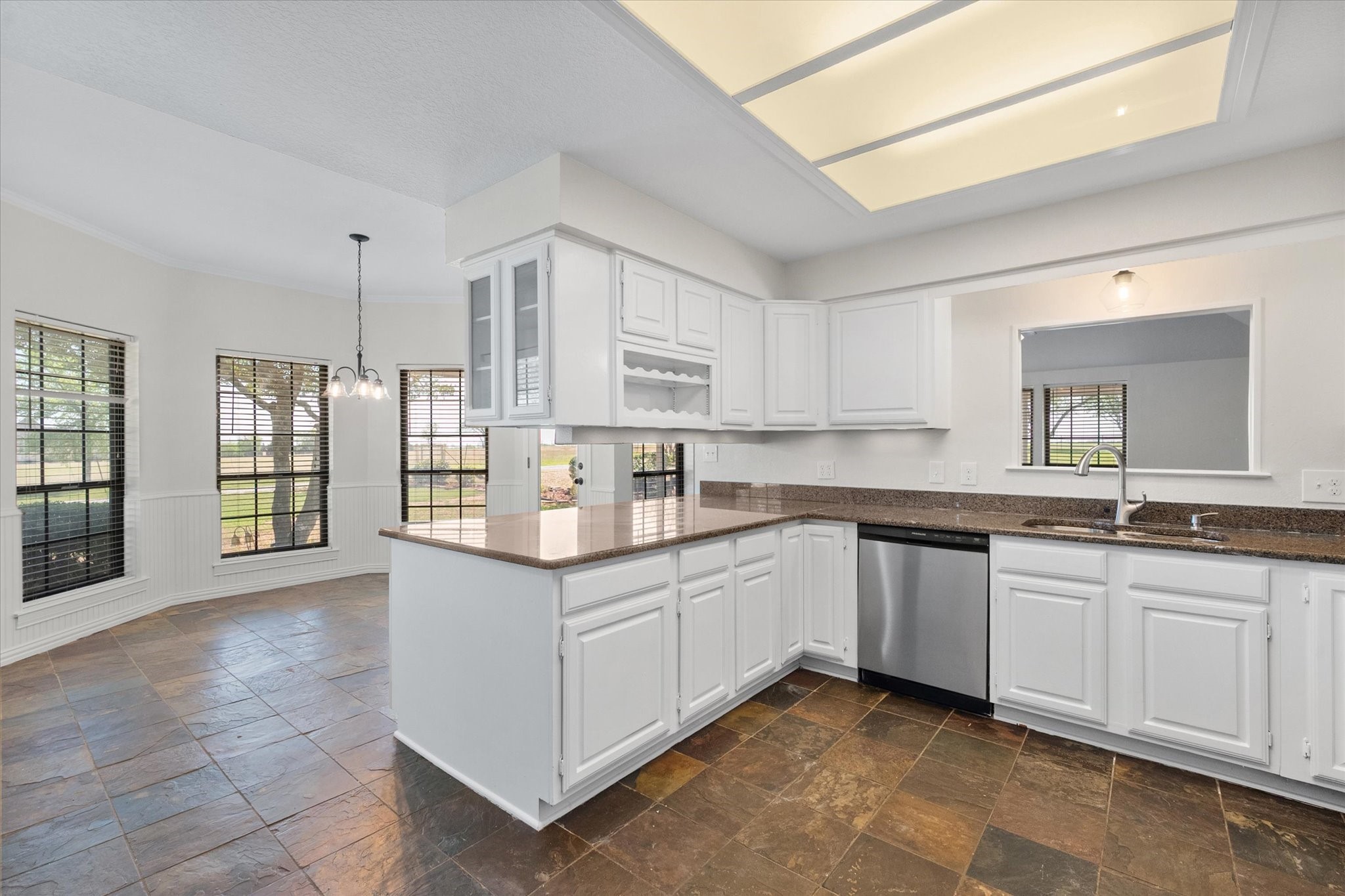 1105 E Highland Road Oak Leaf TX 75154