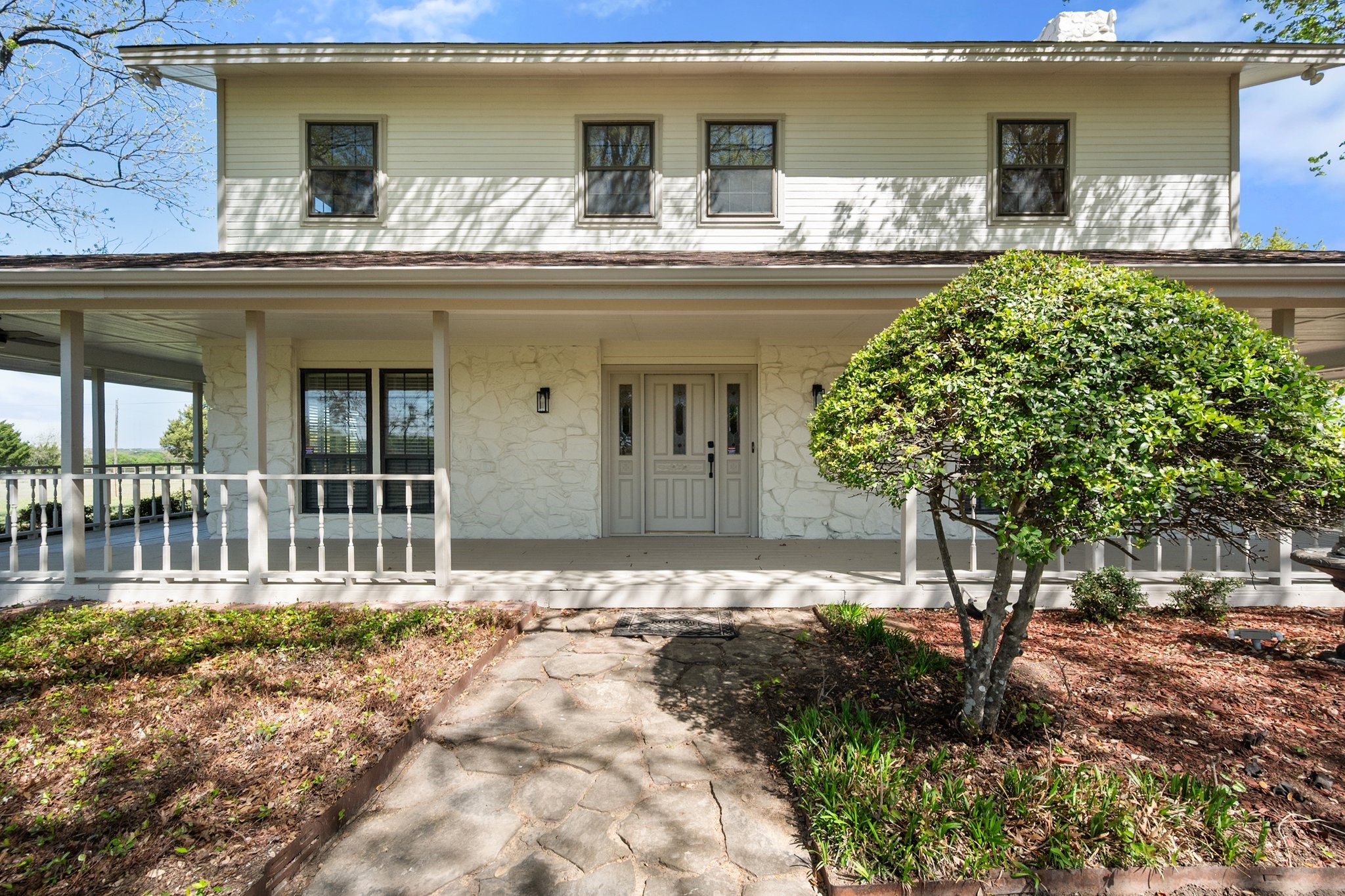 1105 E Highland Road Oak Leaf TX 75154