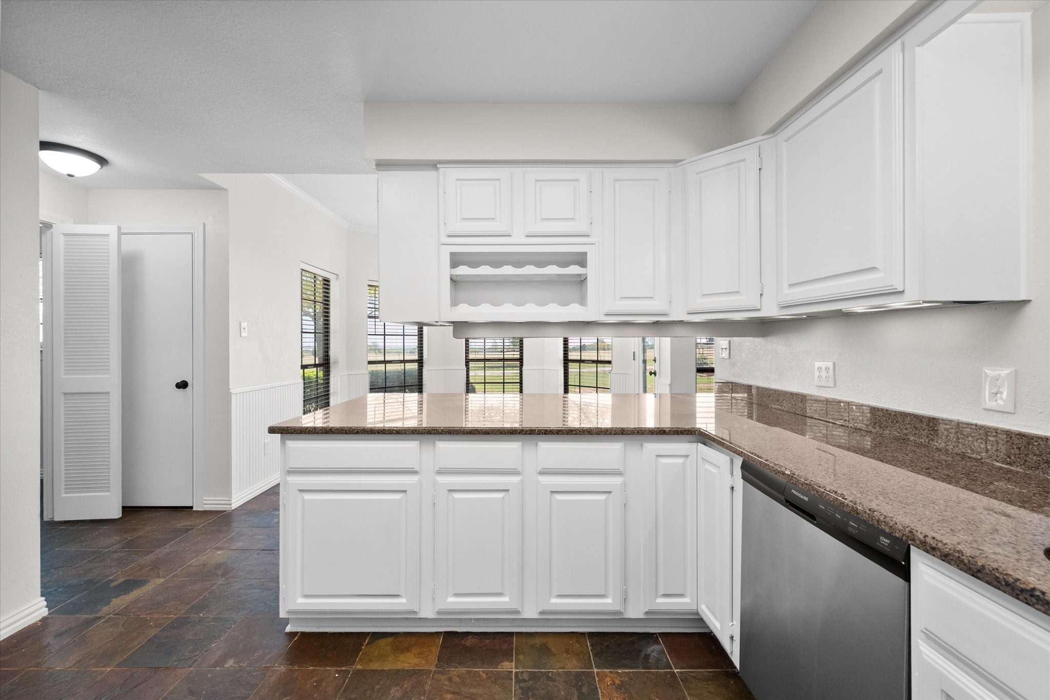 1105 E Highland Road Oak Leaf TX 75154