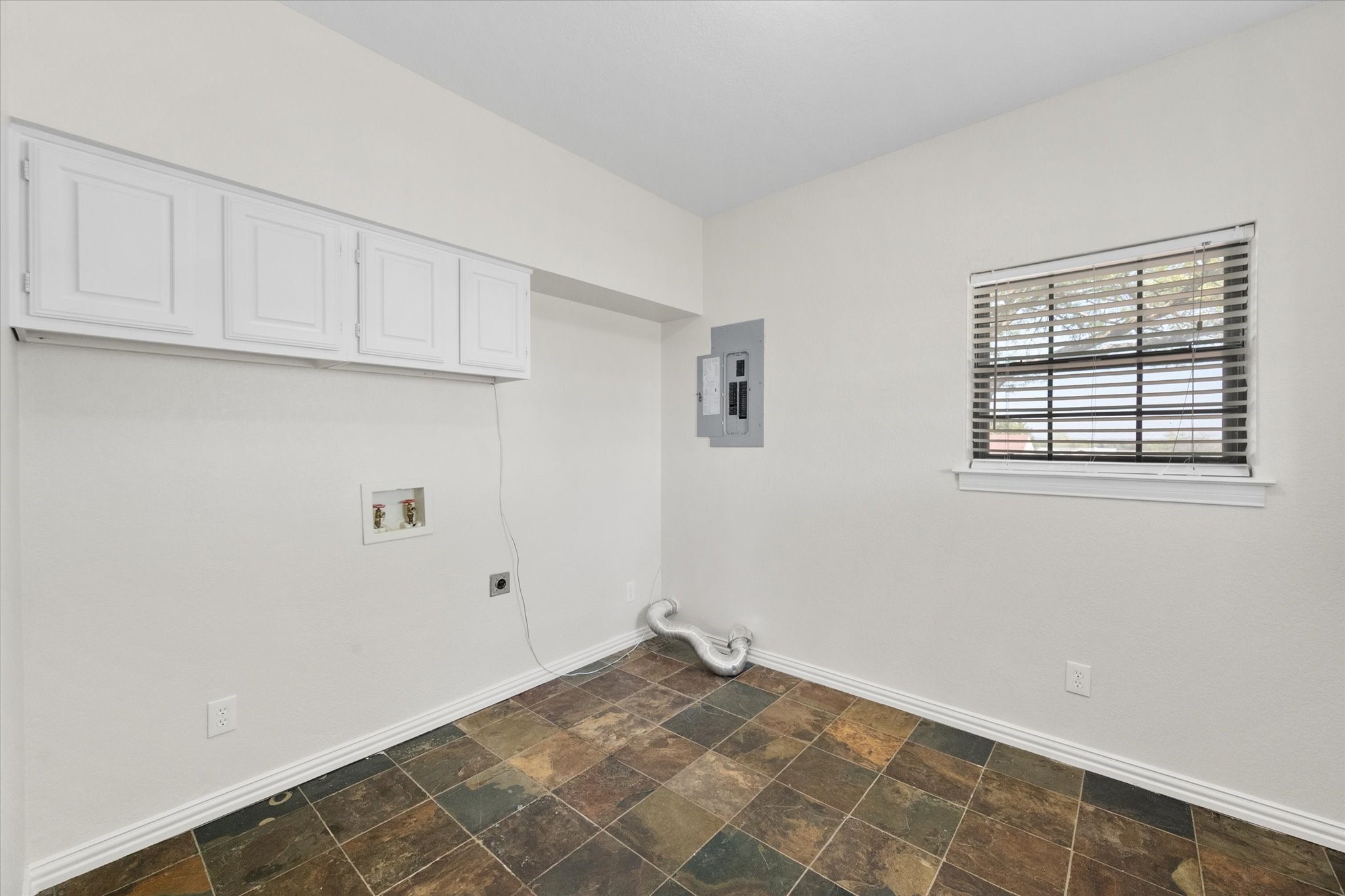 1105 E Highland Road Oak Leaf TX 75154
