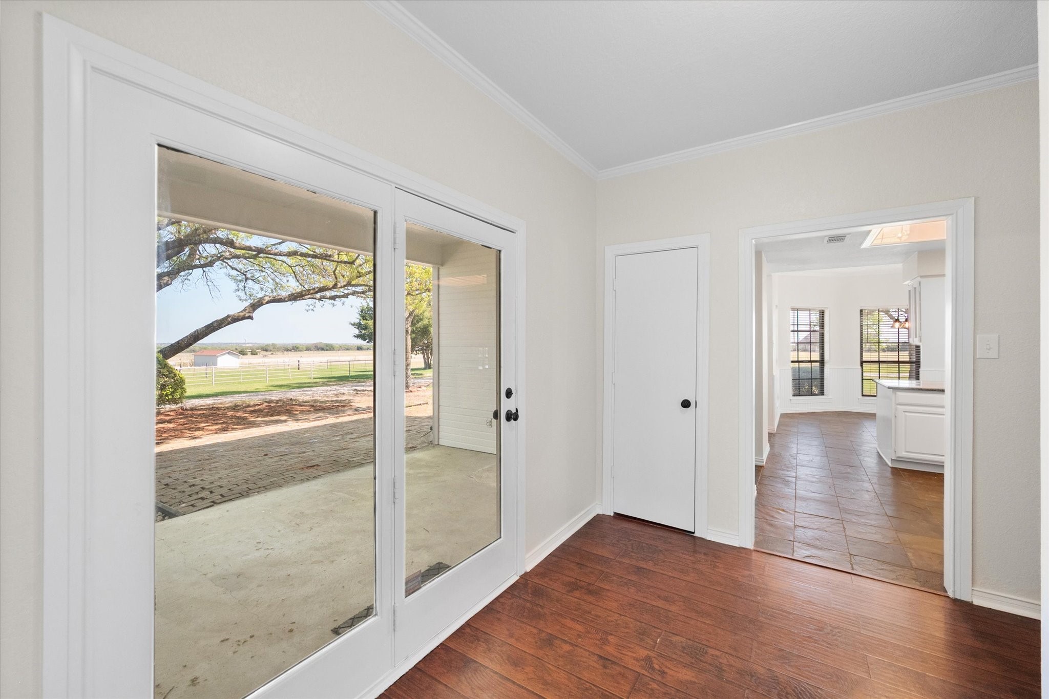 1105 E Highland Road Oak Leaf TX 75154