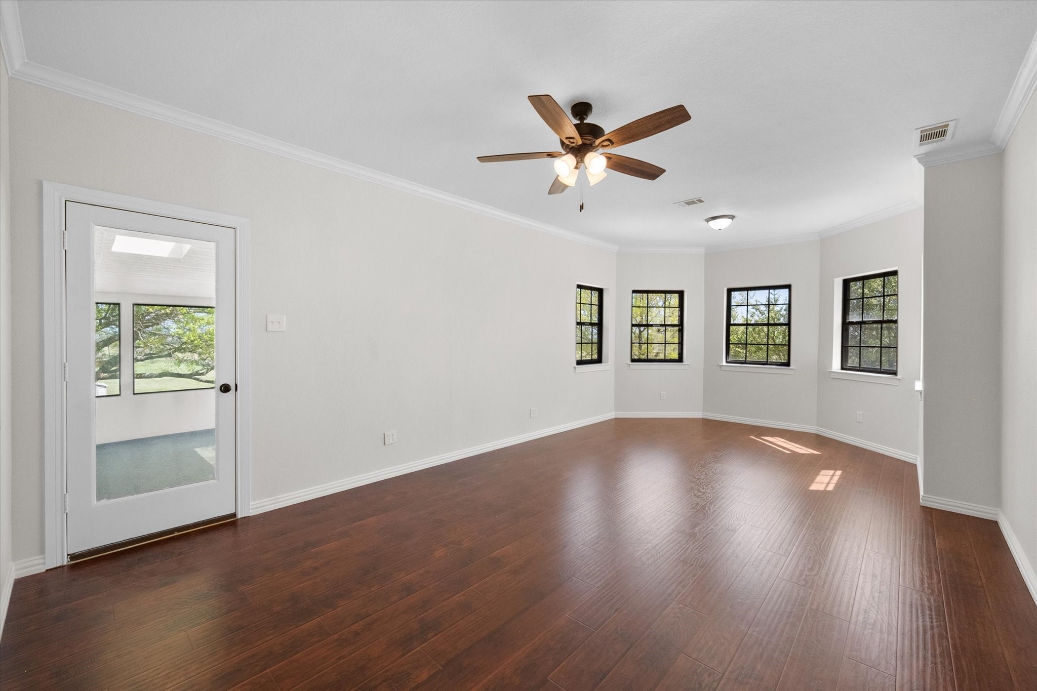 1105 E Highland Road Oak Leaf TX 75154