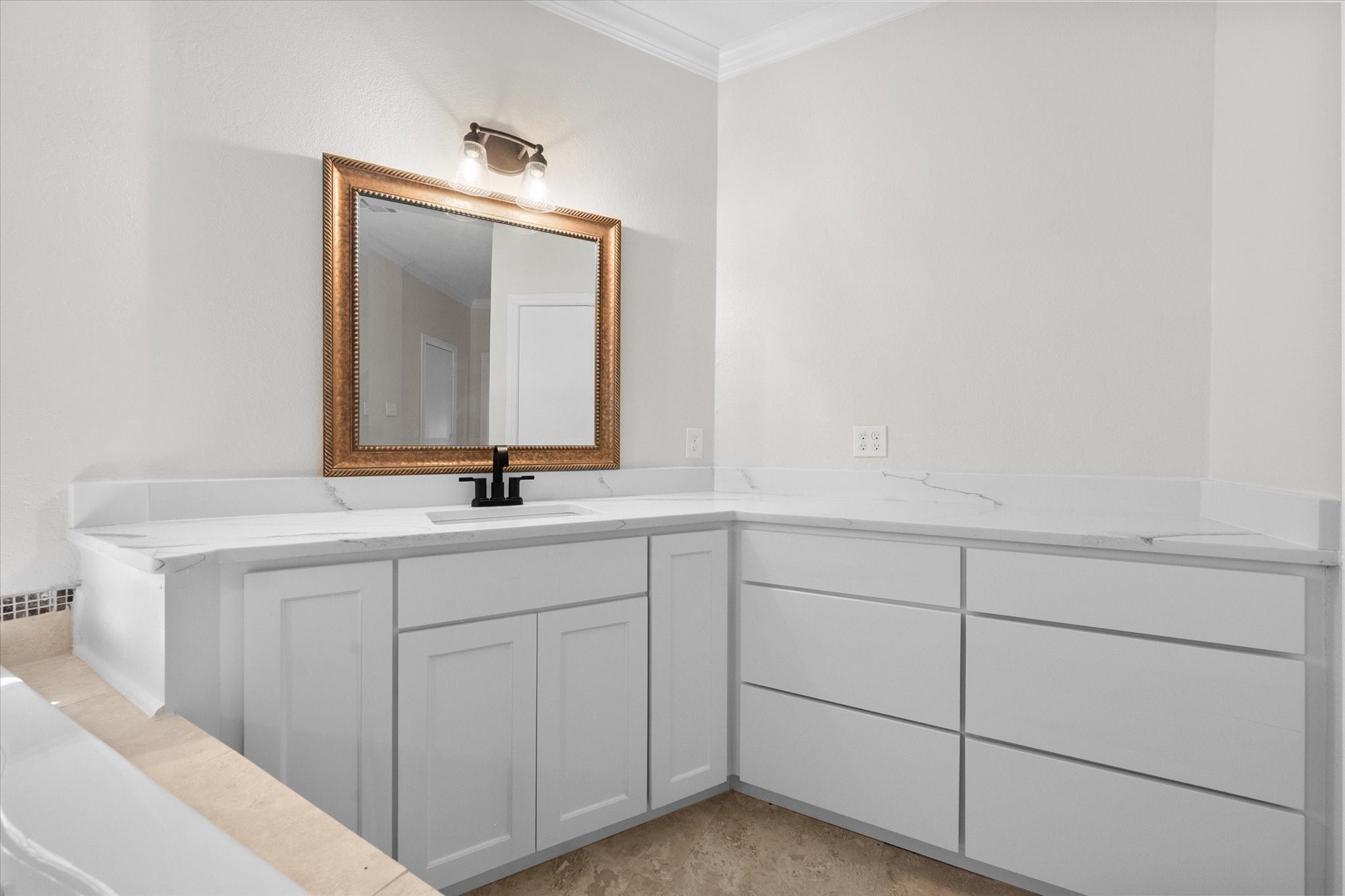 1105 E Highland Road Oak Leaf TX 75154