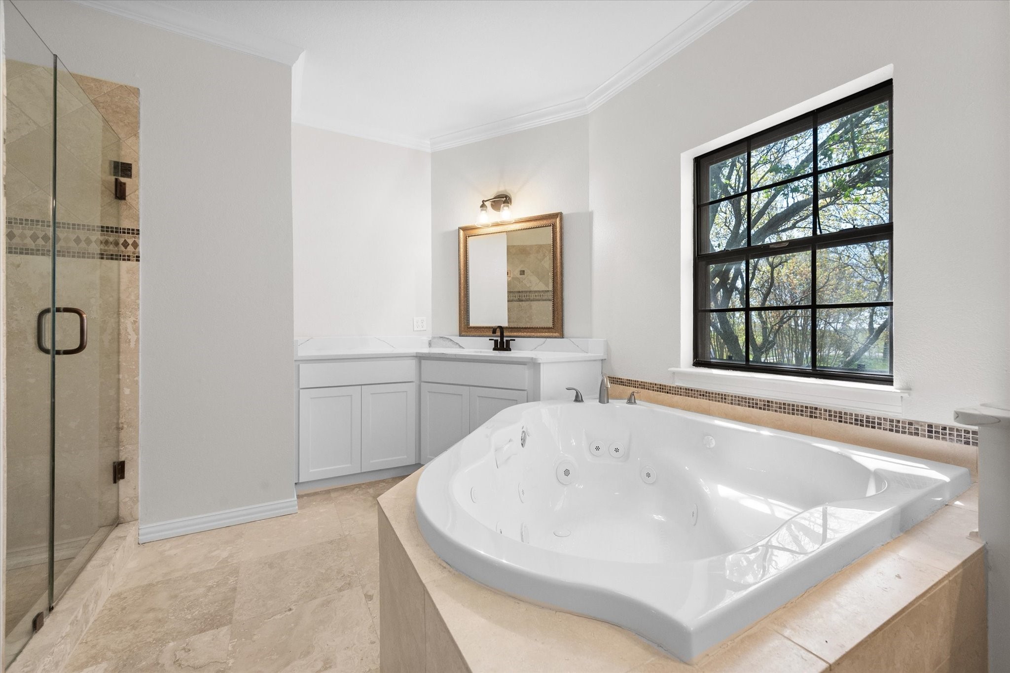 1105 E Highland Road Oak Leaf TX 75154