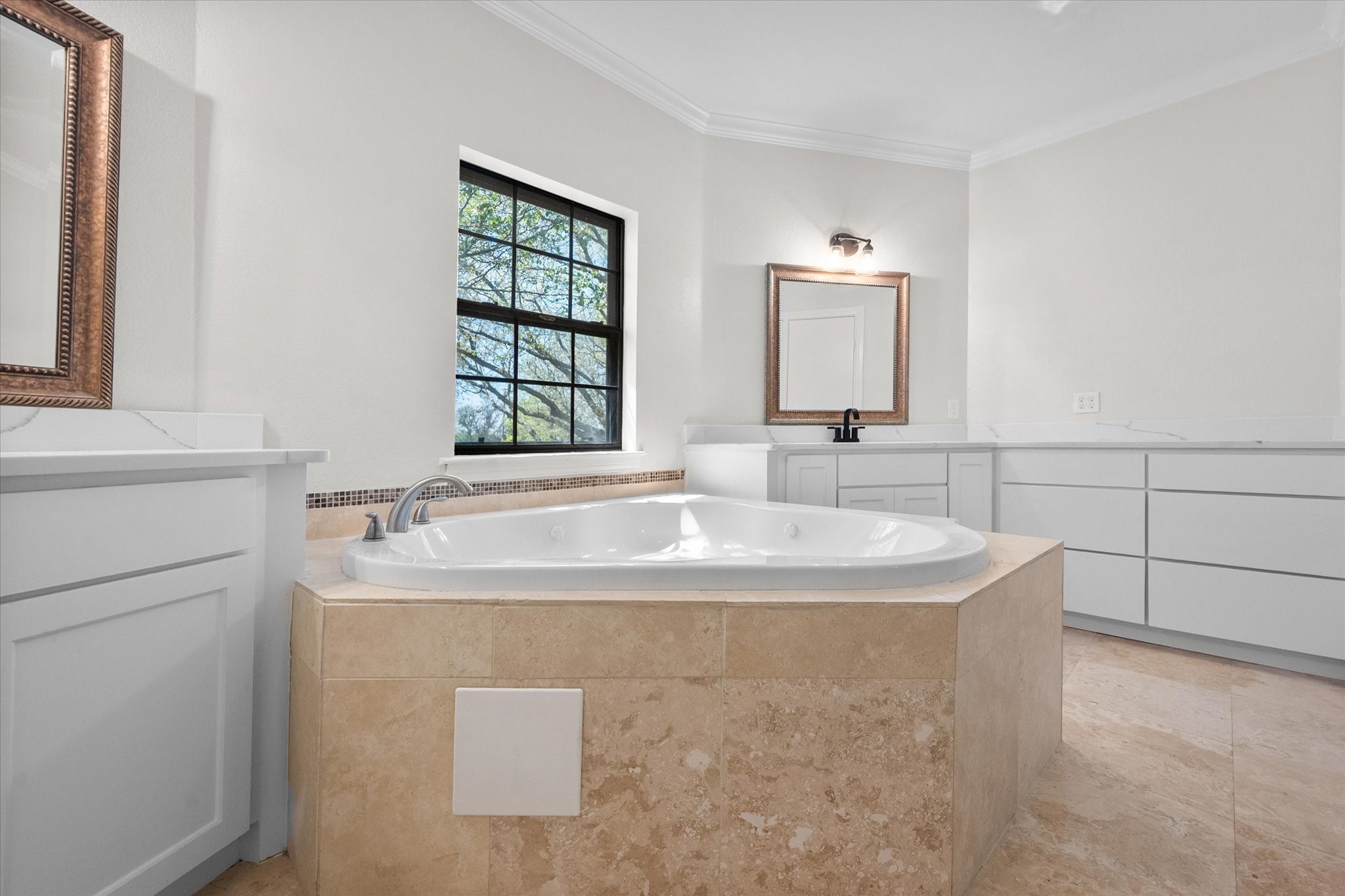 1105 E Highland Road Oak Leaf TX 75154