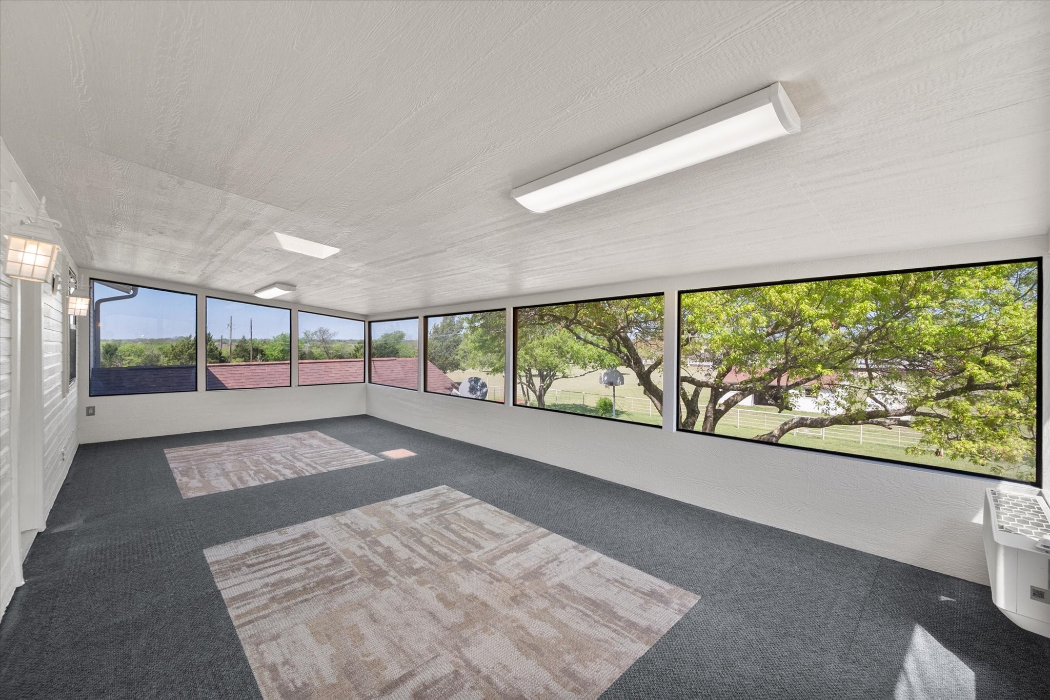 1105 E Highland Road Oak Leaf TX 75154
