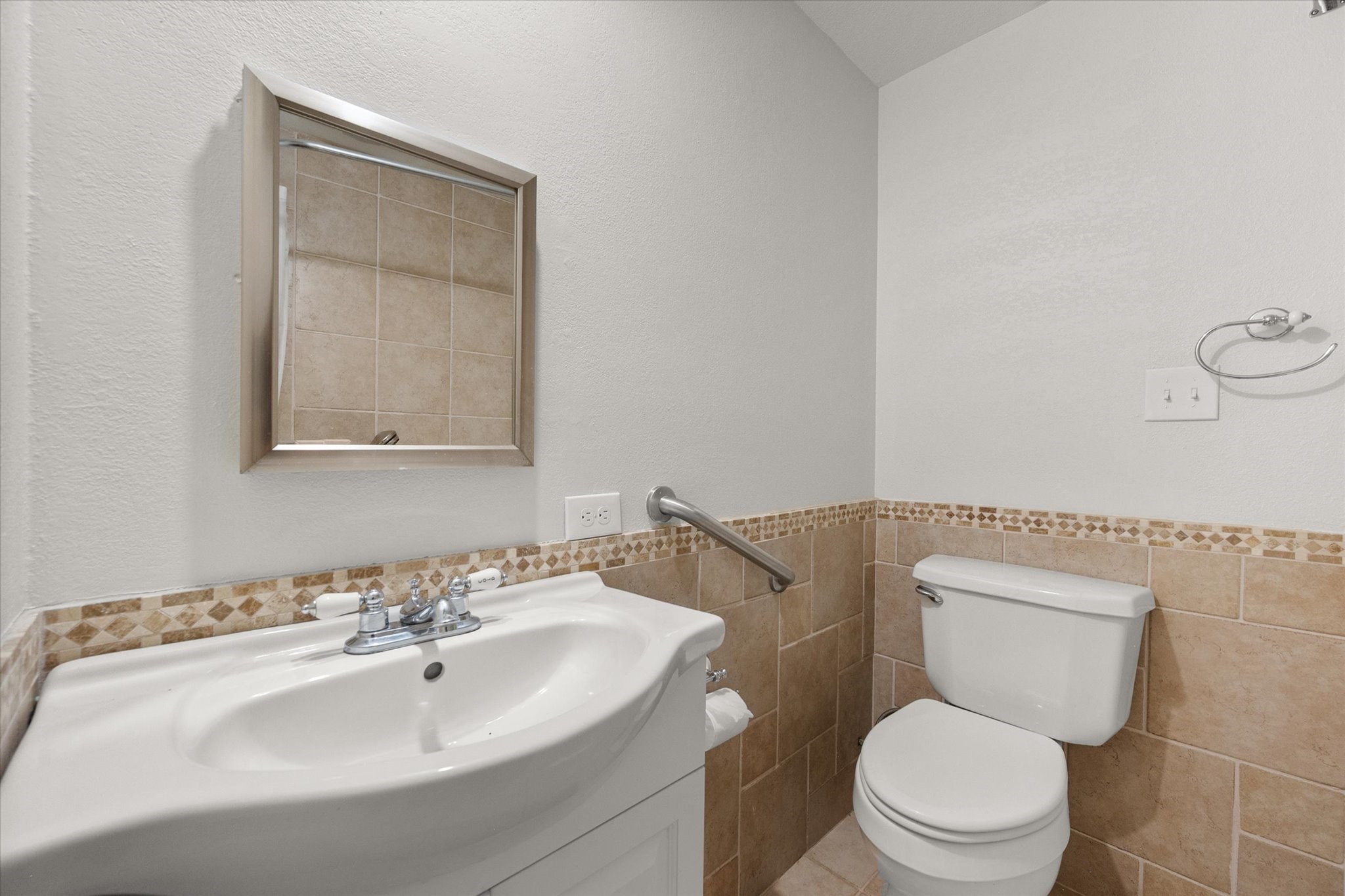 1105 E Highland Road Oak Leaf TX 75154