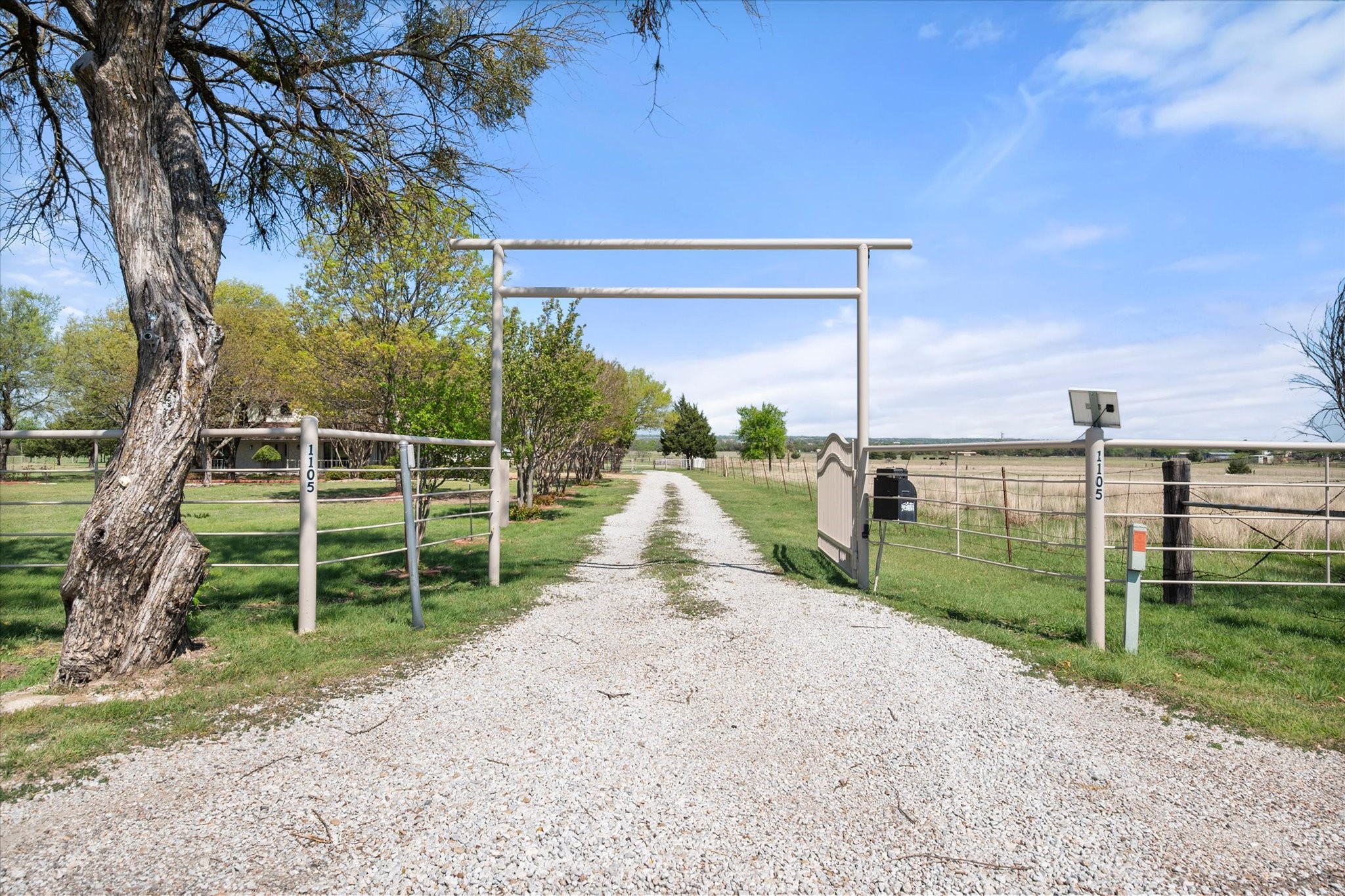 1105 E Highland Road Oak Leaf TX 75154
