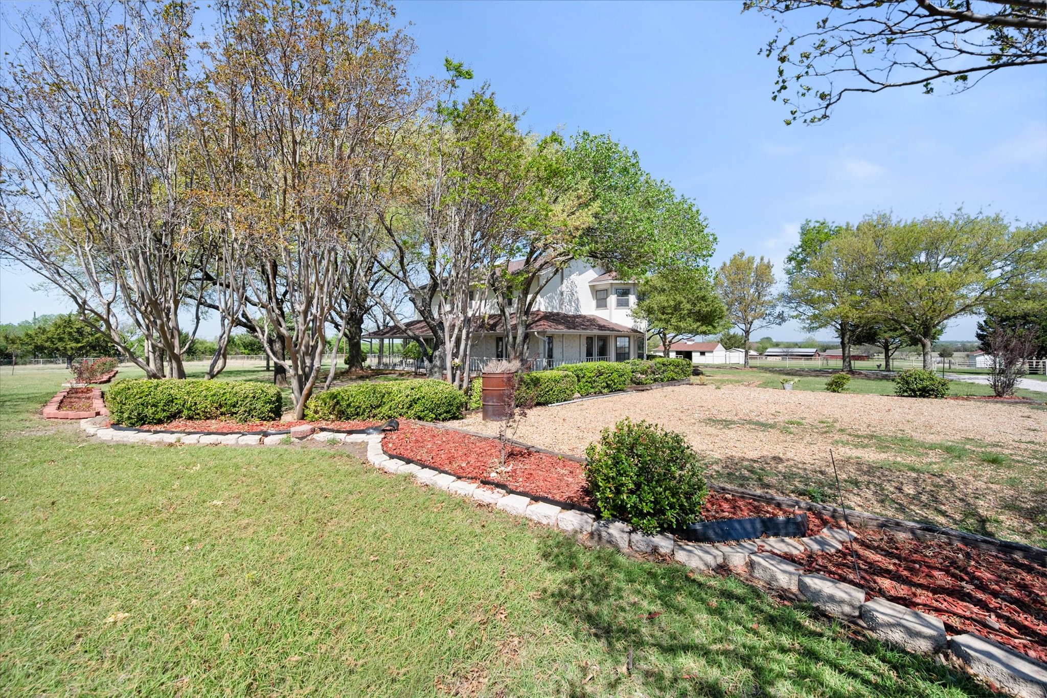1105 E Highland Road Oak Leaf TX 75154