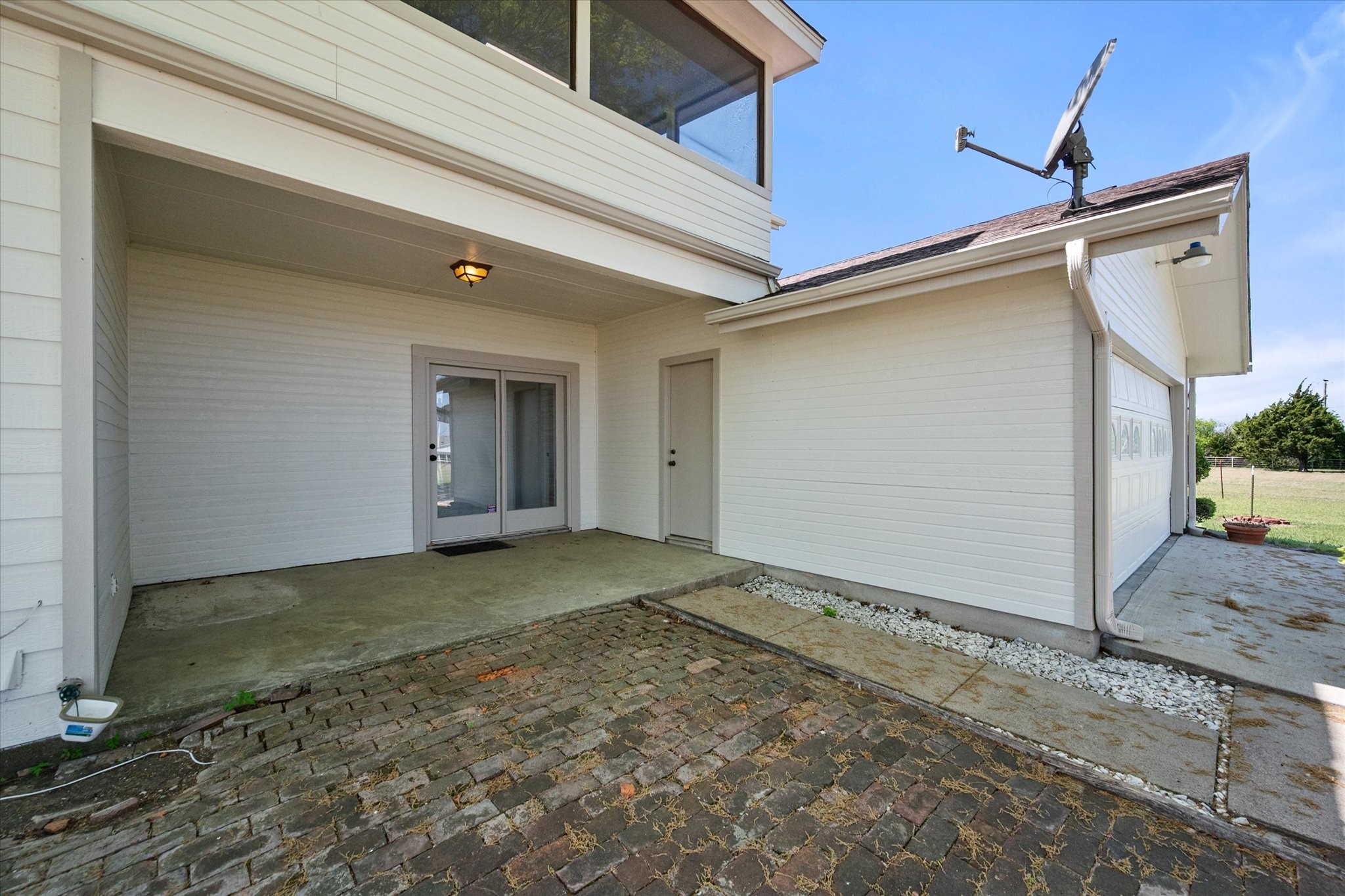 1105 E Highland Road Oak Leaf TX 75154