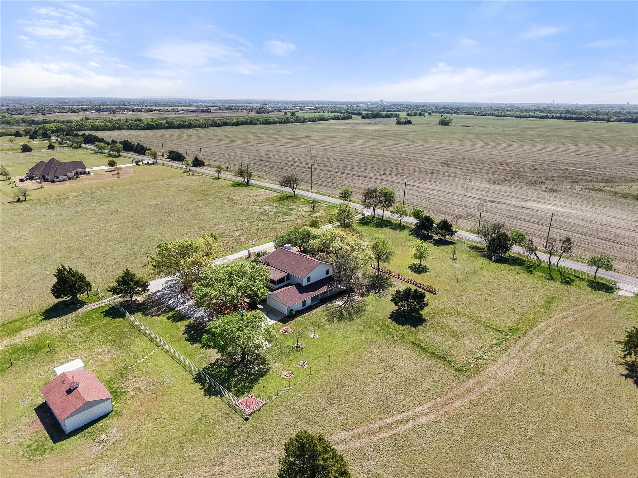 1105 E Highland Road Oak Leaf TX 75154