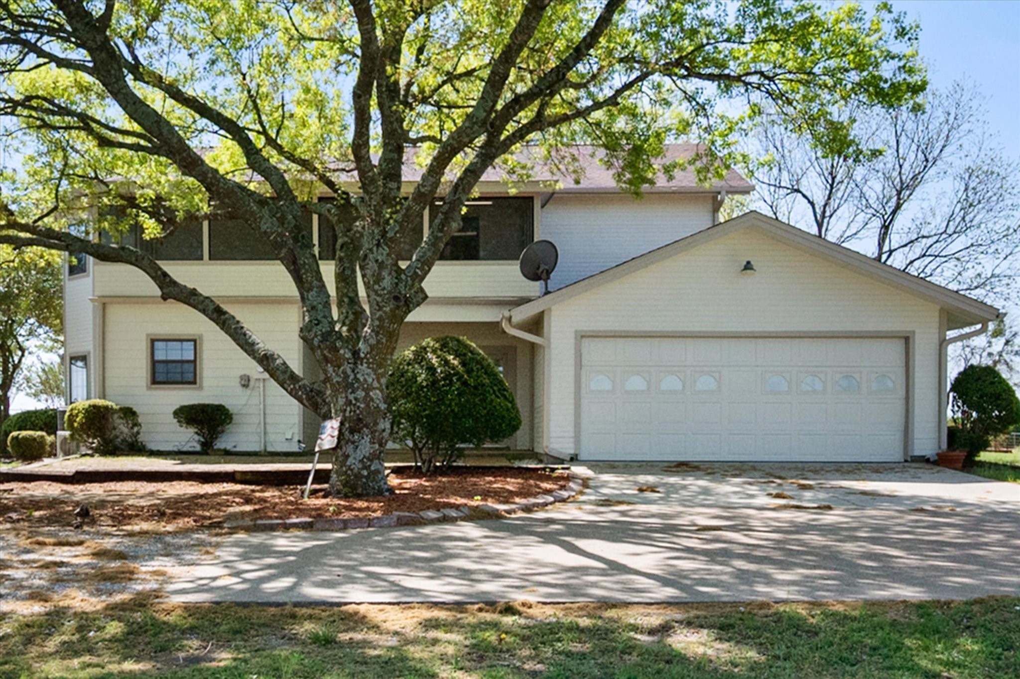 1105 E Highland Road Oak Leaf TX 75154