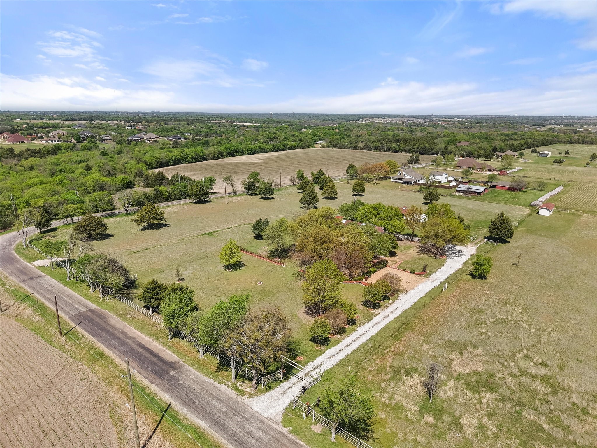 1105 E Highland Road Oak Leaf TX 75154