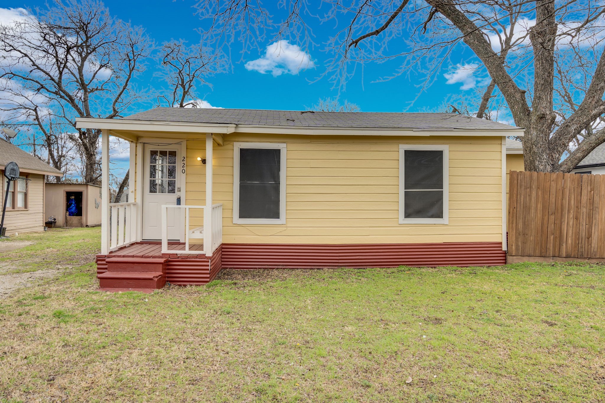 220 N Commerce Street Burleson TX 76028