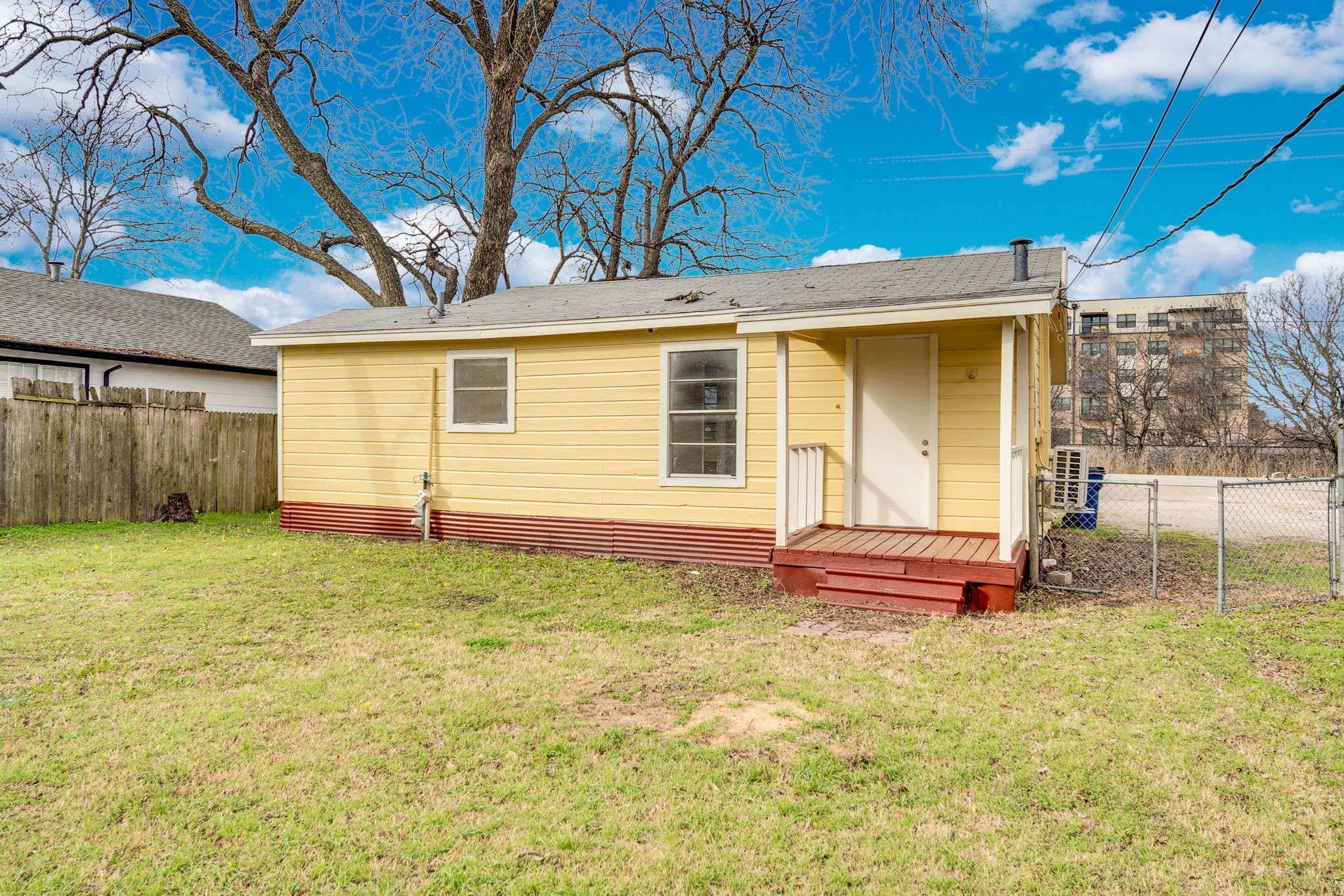 220 N Commerce Street Burleson TX 76028