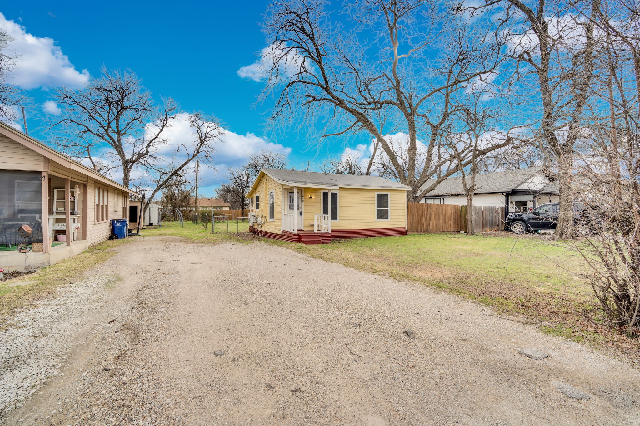 220 N Commerce Street Burleson TX 76028