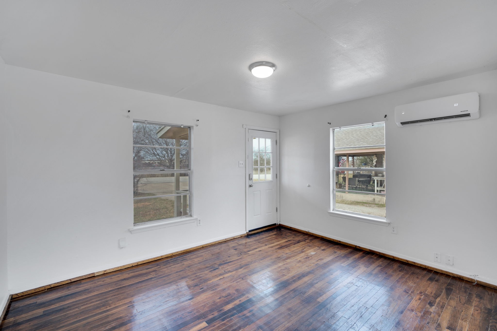 220 N Commerce Street Burleson TX 76028